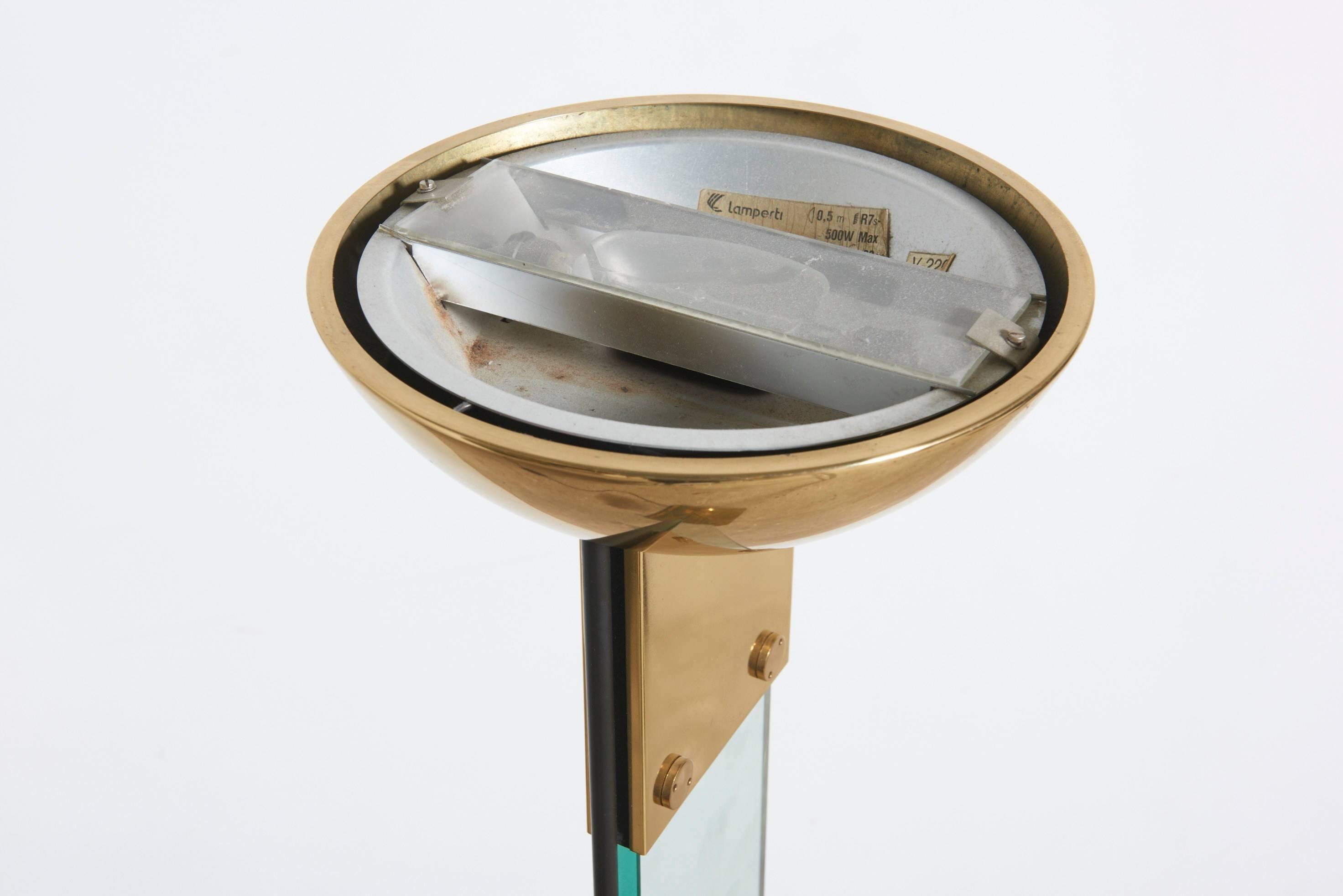 Italienische Stehlampe „Laser“ aus Messing und Glas von Max Baguara für Lamperti, Italien im Angebot 1
