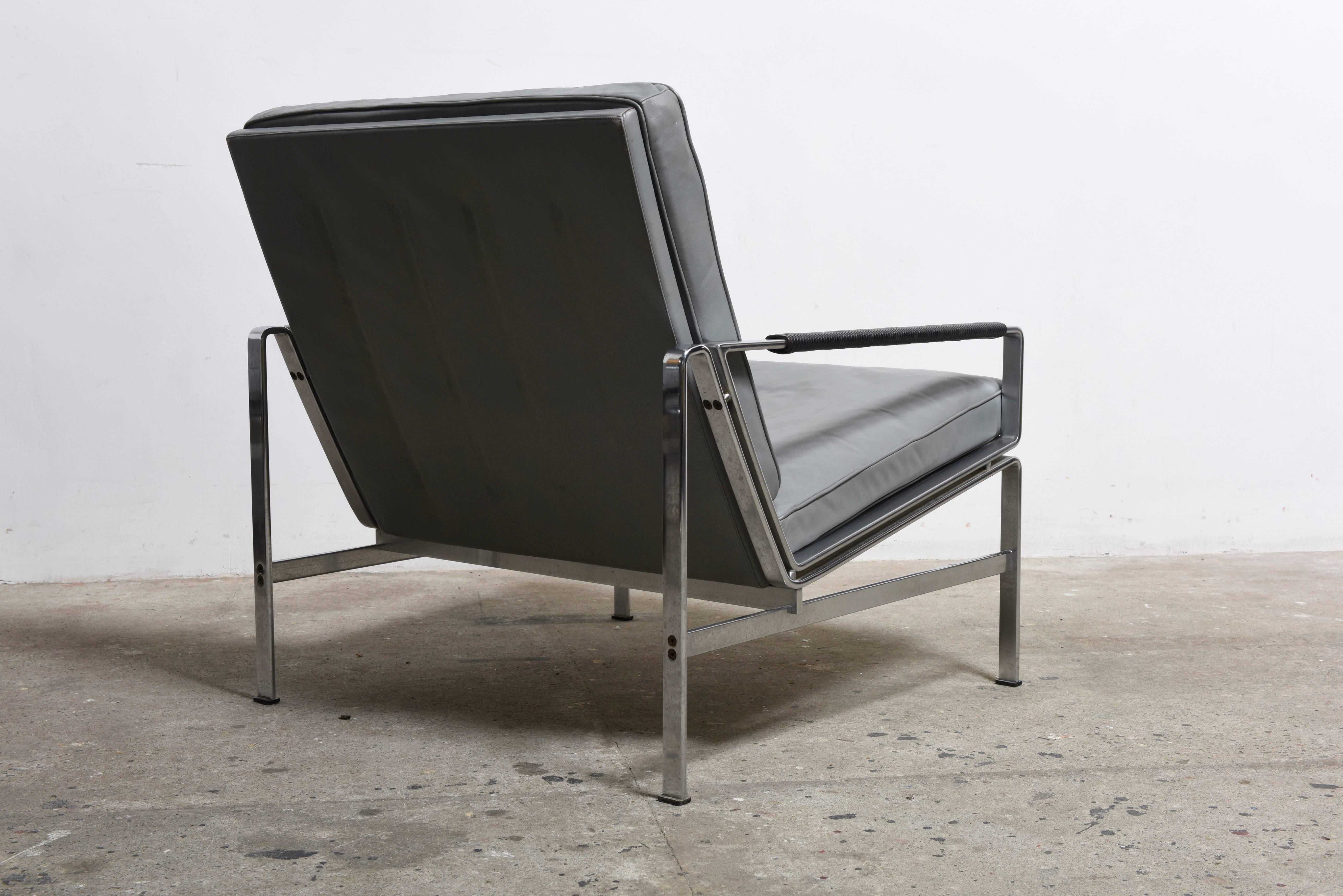 modernist lounge chair