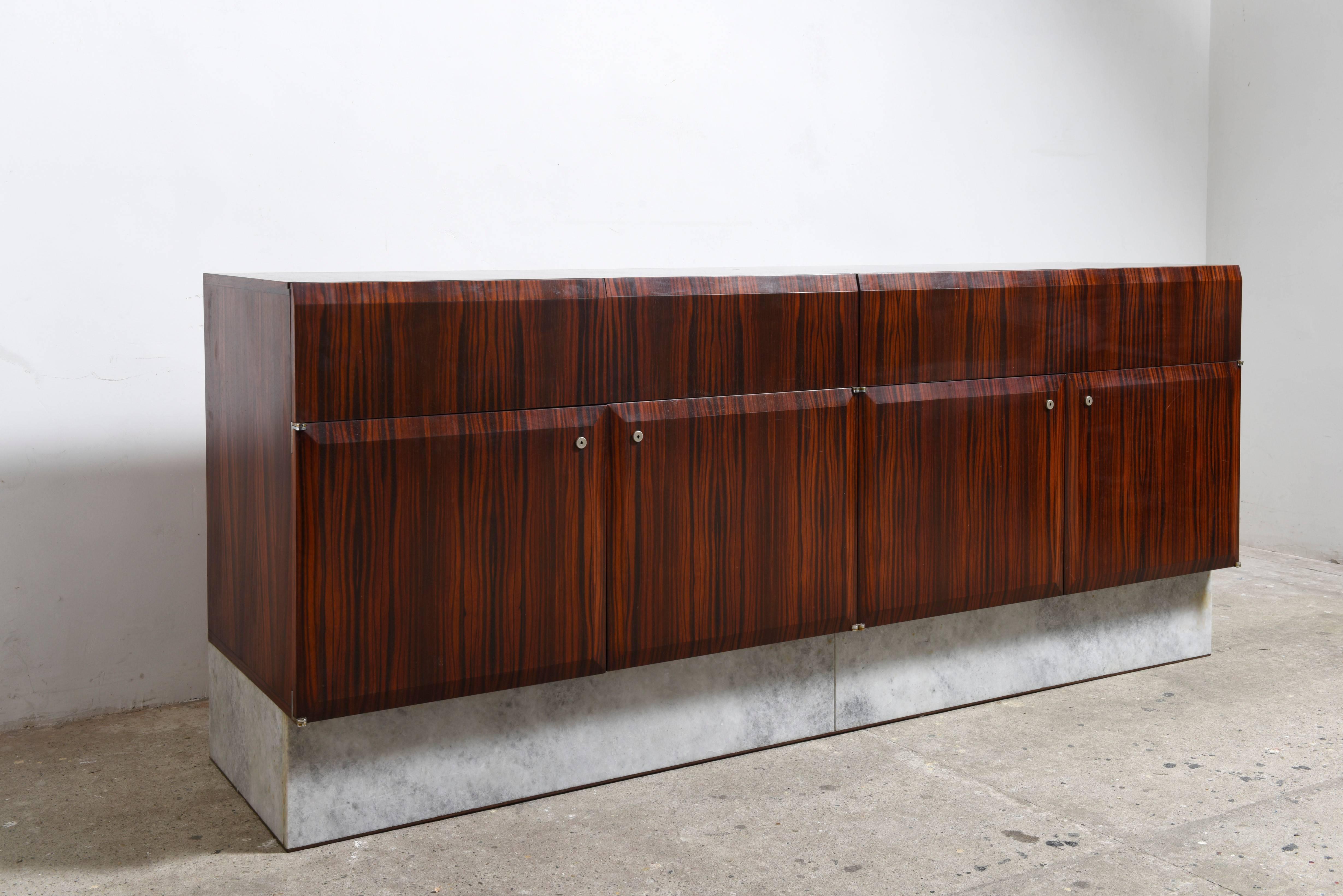 Large 1960s Belgian brutalist credenza, sideboard by De Coene Freres.
Large sideboard that stands out in craftsmanship and quality of materials.
The combination of dark massive wood and accented white marble was a challenge for the 1960s.

 

The
