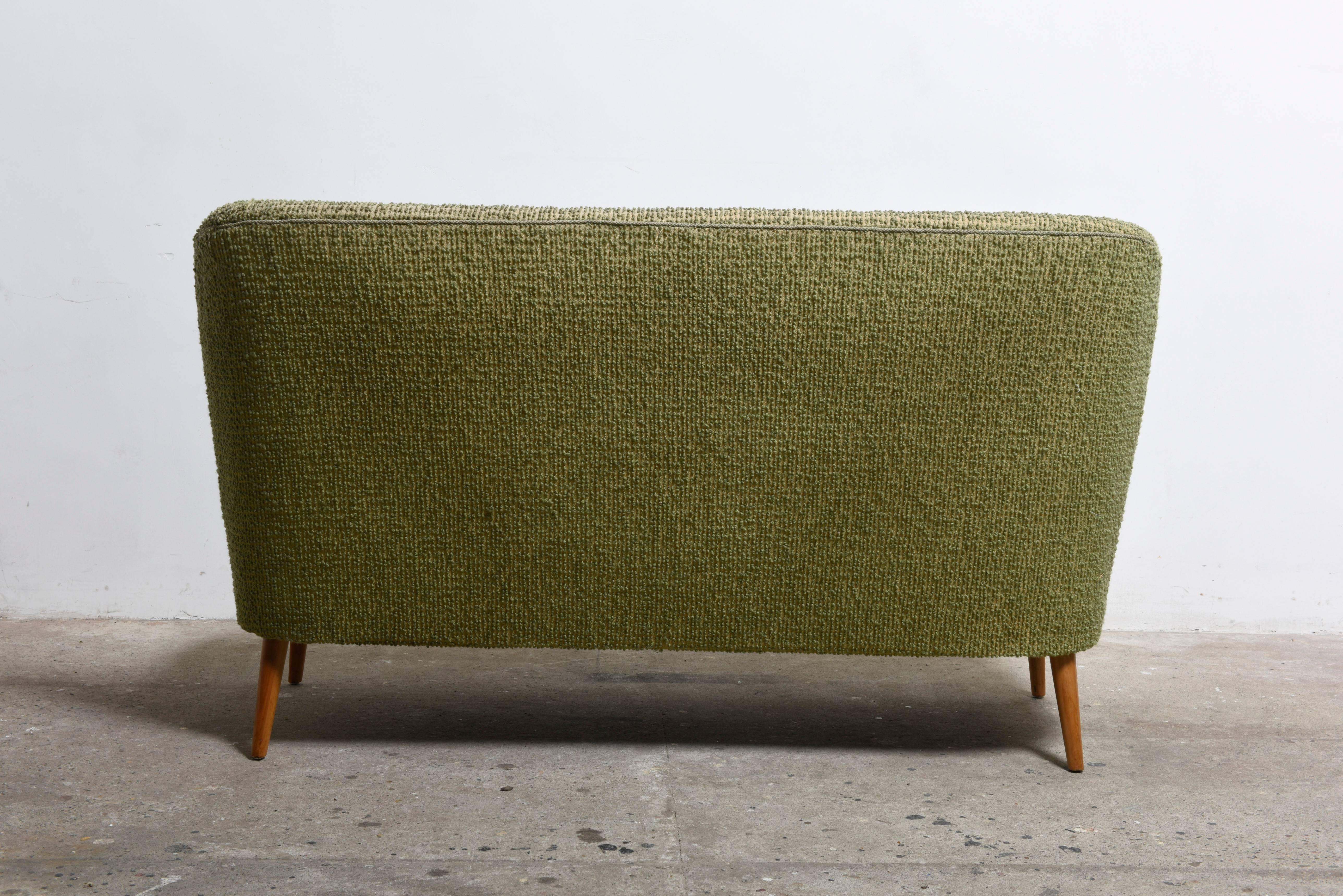 Artifort Green Wool Sofa Loveseat by Theo Ruth In Excellent Condition In Antwerp, BE