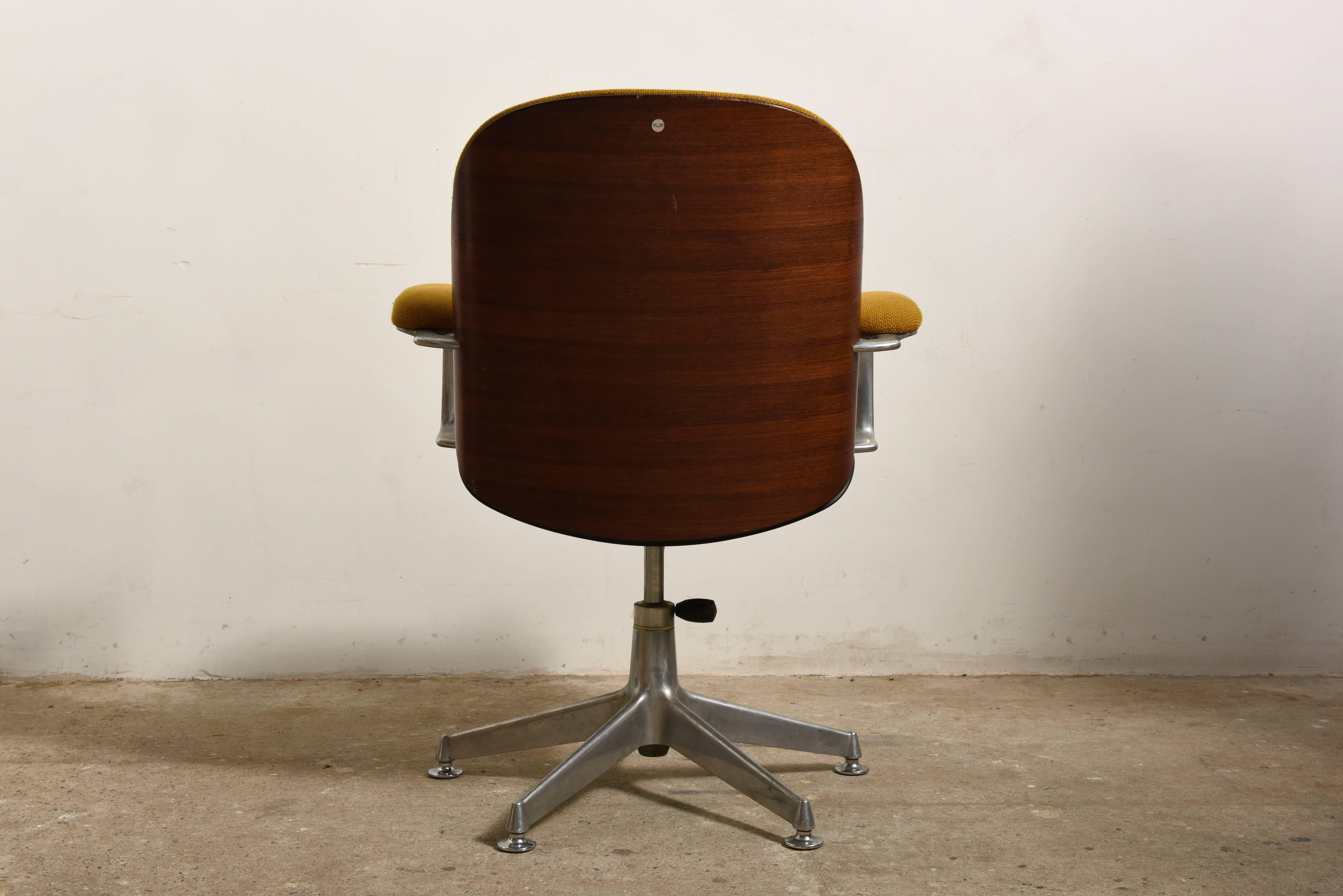 Mid-Century Modern I. Parisi for MIM, Roma Swivel Office Chairs of 'Terni' Series with Armrests 