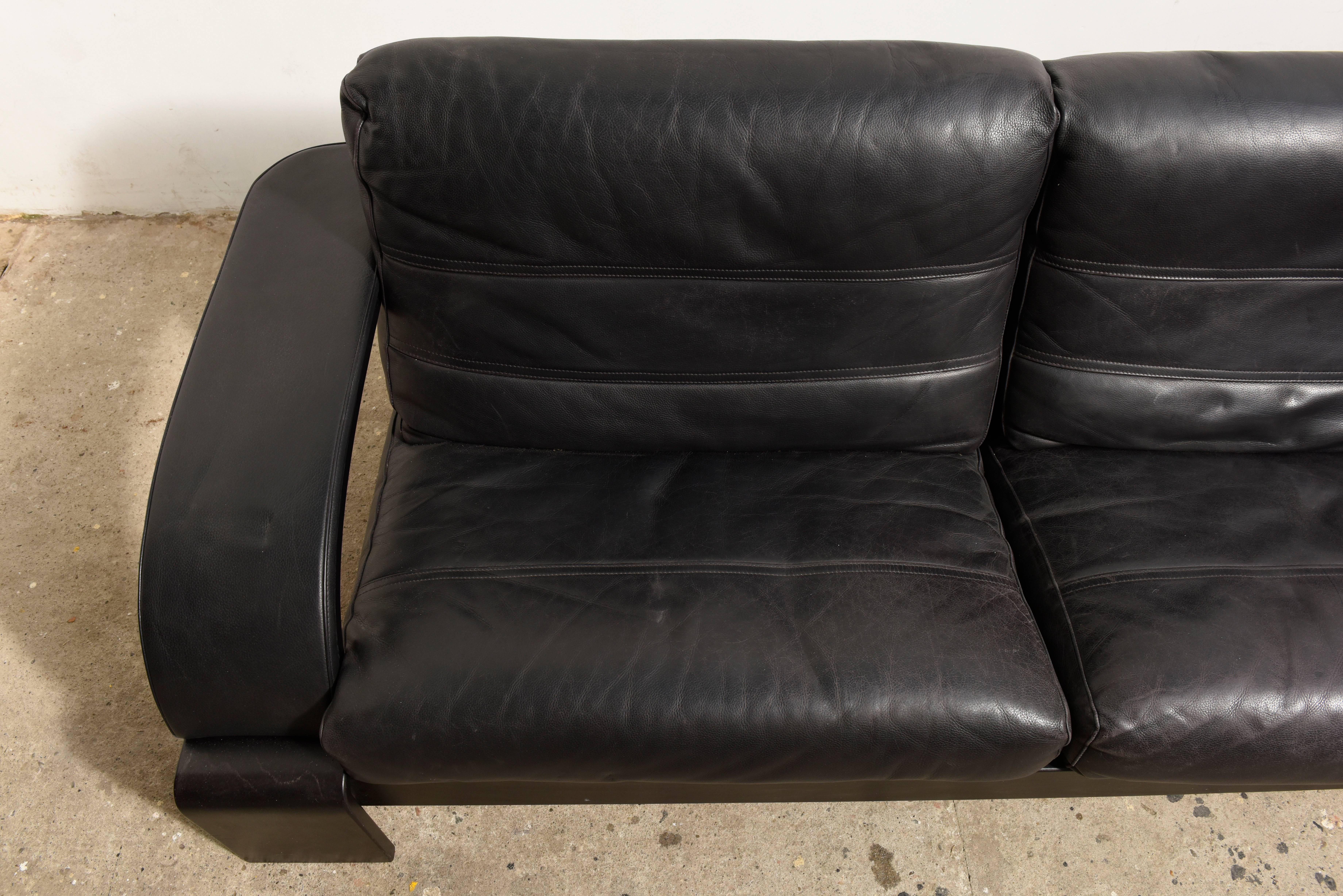 Late 20th Century Beautiful Midcentury Modern Black Leather Large Lounge Sofa, Italy 1980s For Sale