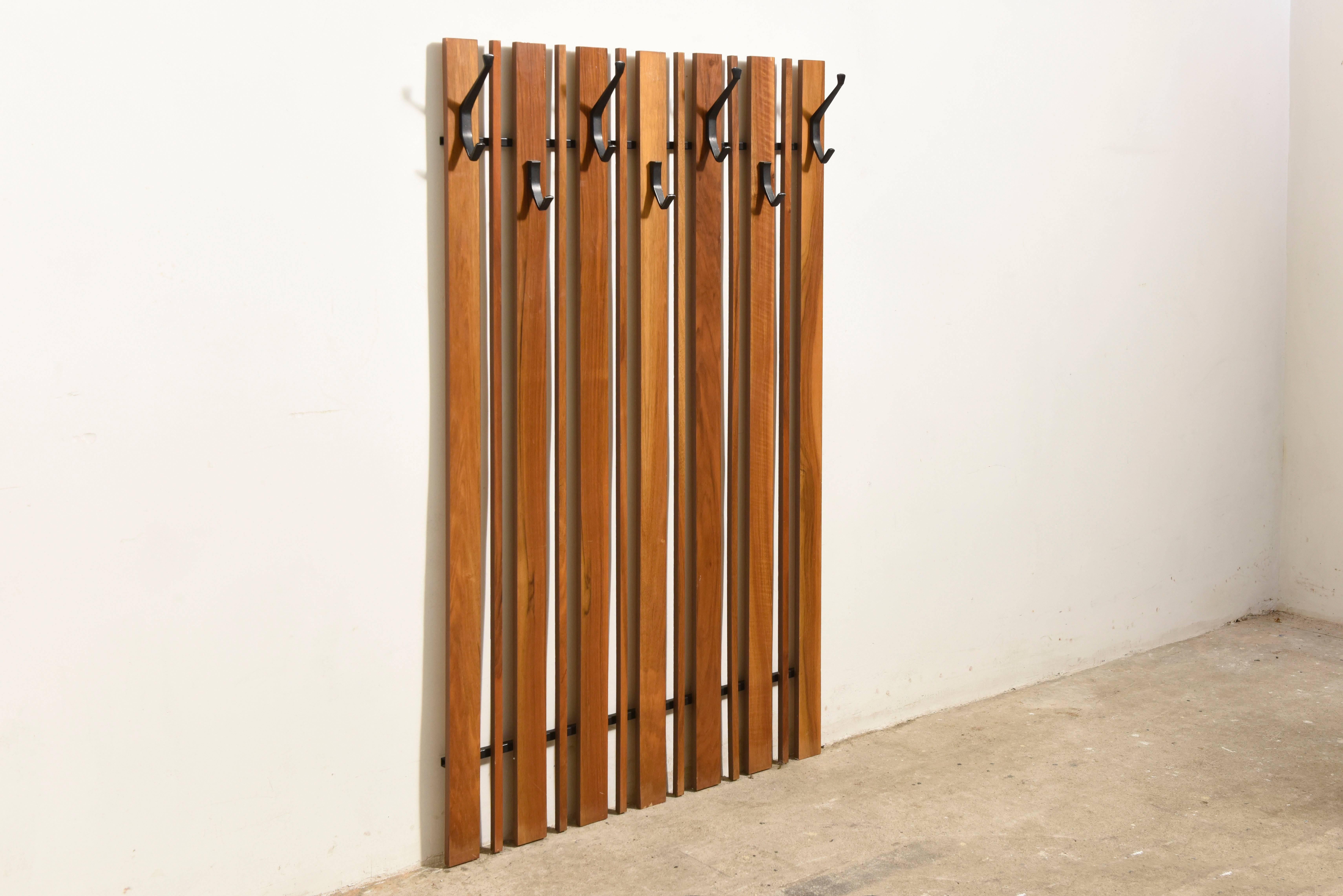 Cloakroom entrance wall-mounted coat rack.
Very useful and functional which makes a wonderful feature in your hallway.
The coat rack is formed of vertical panels with eight metal hooks black lacquered for hang your coat or hat.