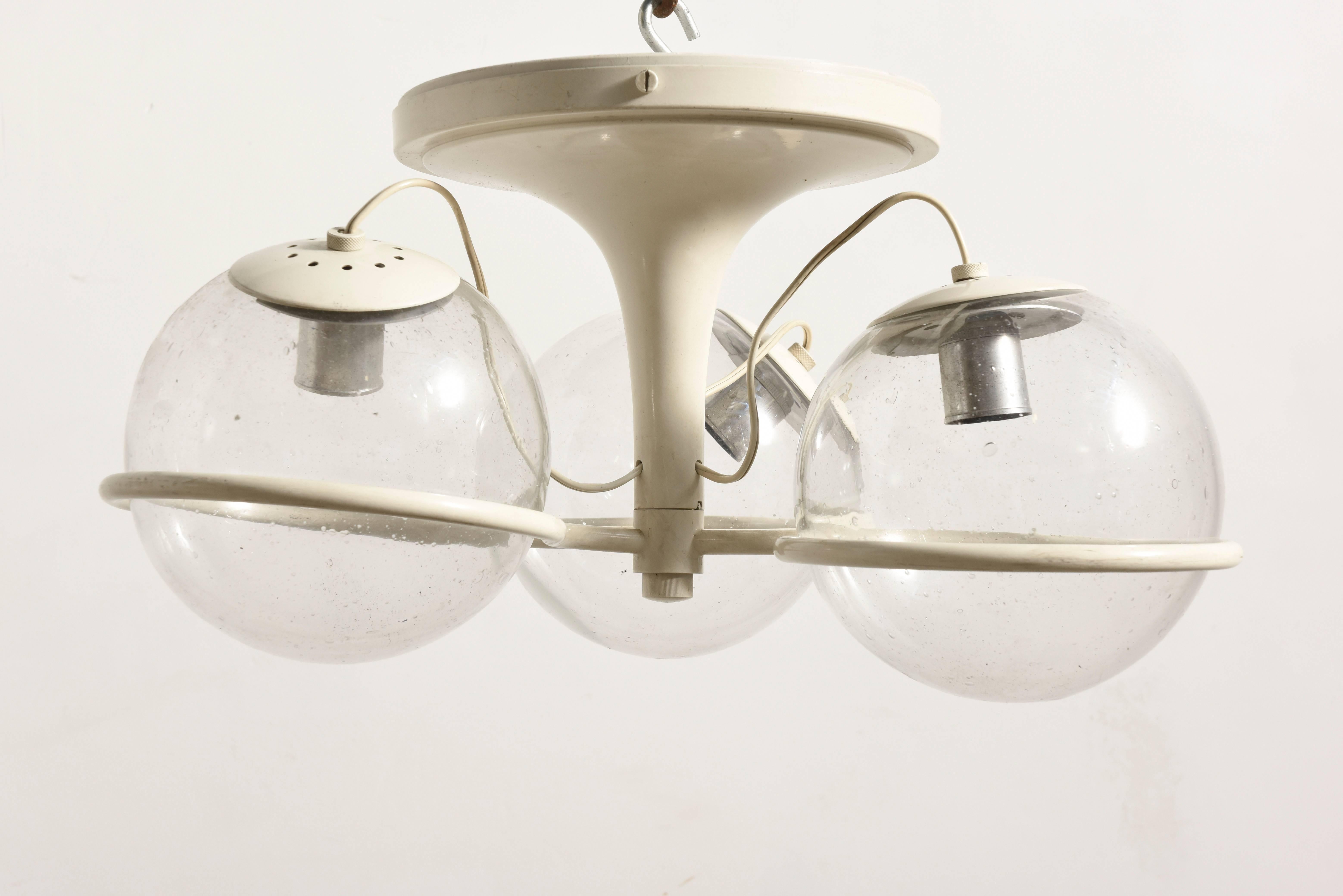 Three globe Arteluce chandelier designed by Gino Sarfatti in 1963.
Original label still present. White enameled steel frames. Clear glass globes and Edison sockets.
Literature: Romanelli and Severi. Gino Sarfatti: Opere Scelte 1938-1973 Selected