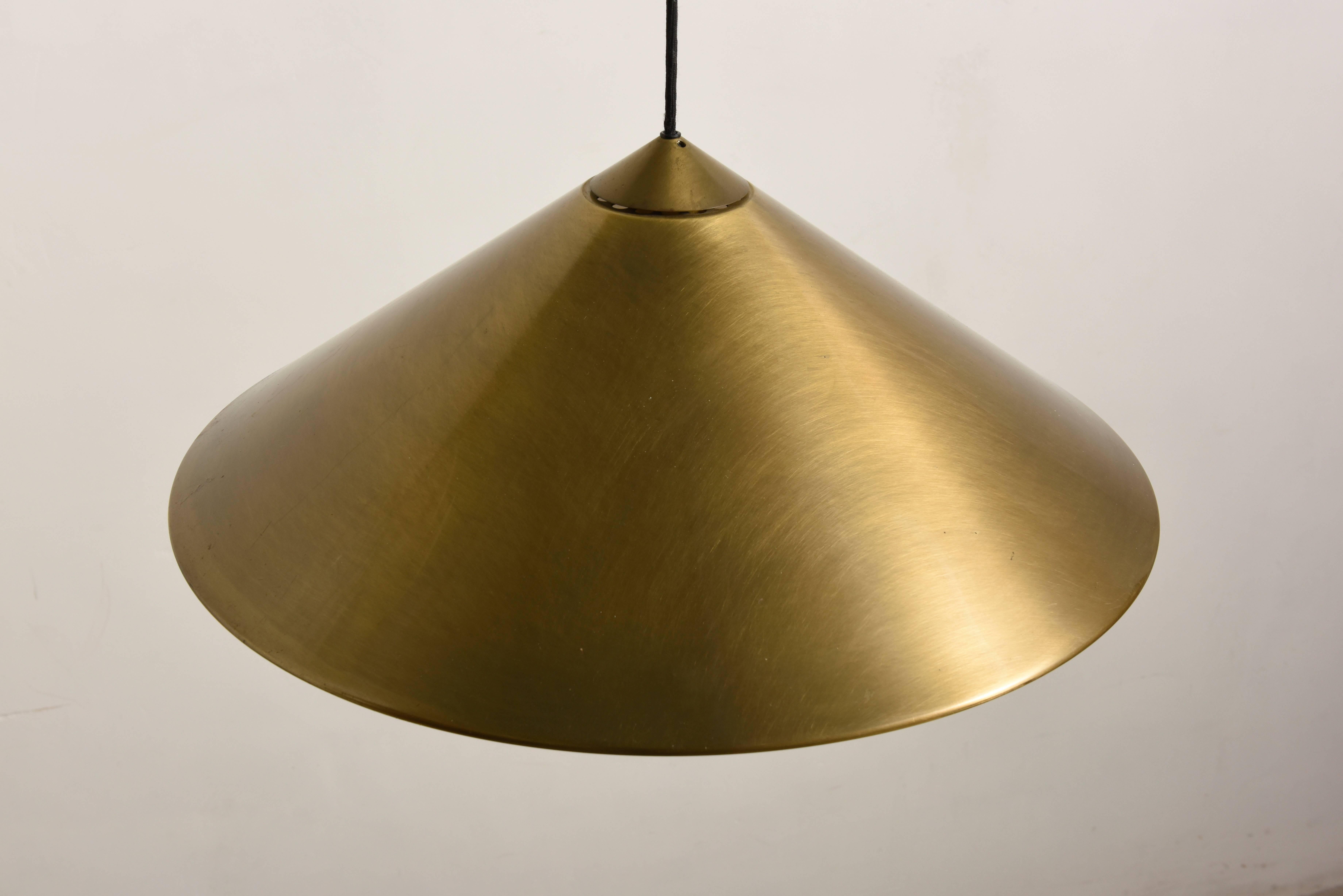 Keos Counter Balance Brass Pendant by Florian Schulz, Germany In Excellent Condition In Antwerp, BE