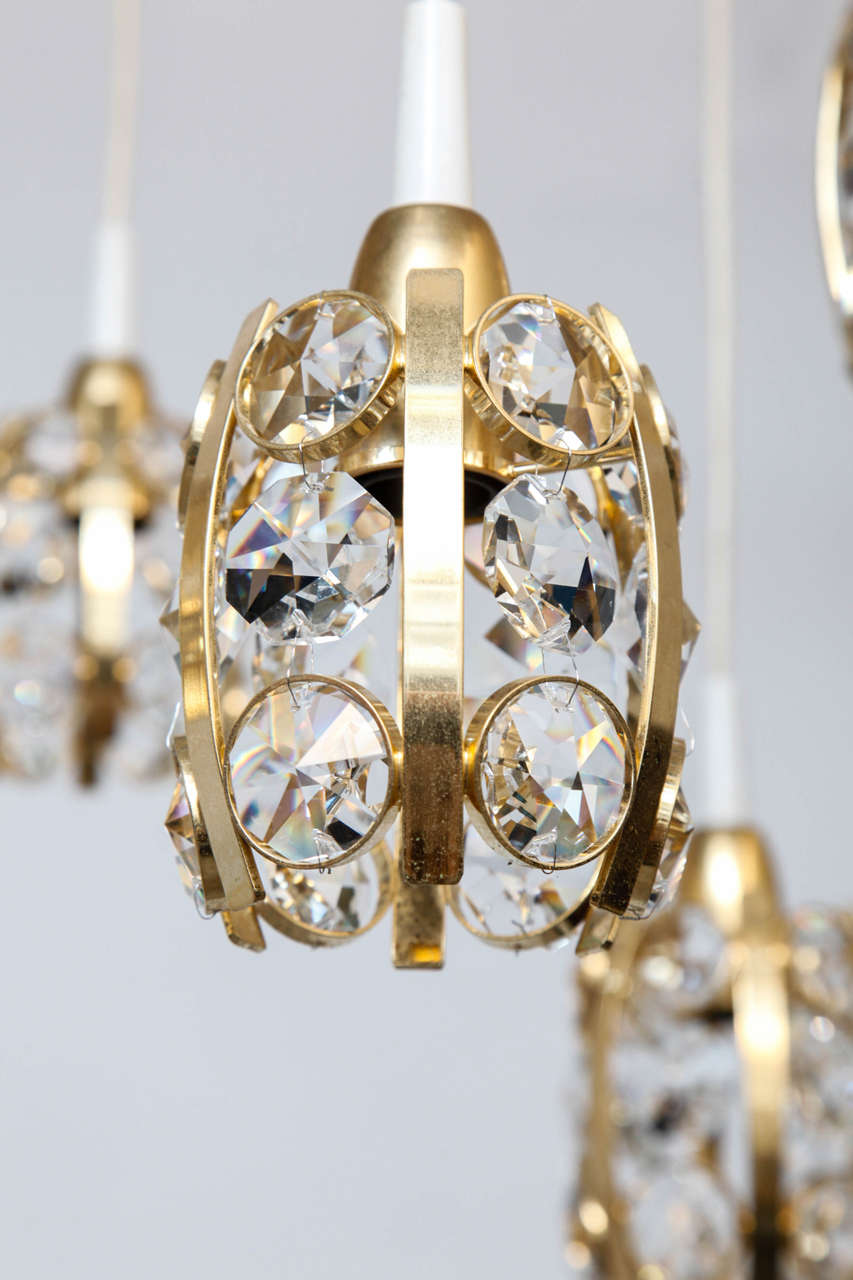 Mid-Century Modern Six Brass Gold-Plated and Diamond Shaped Crystals Cascade Chandelier For Sale