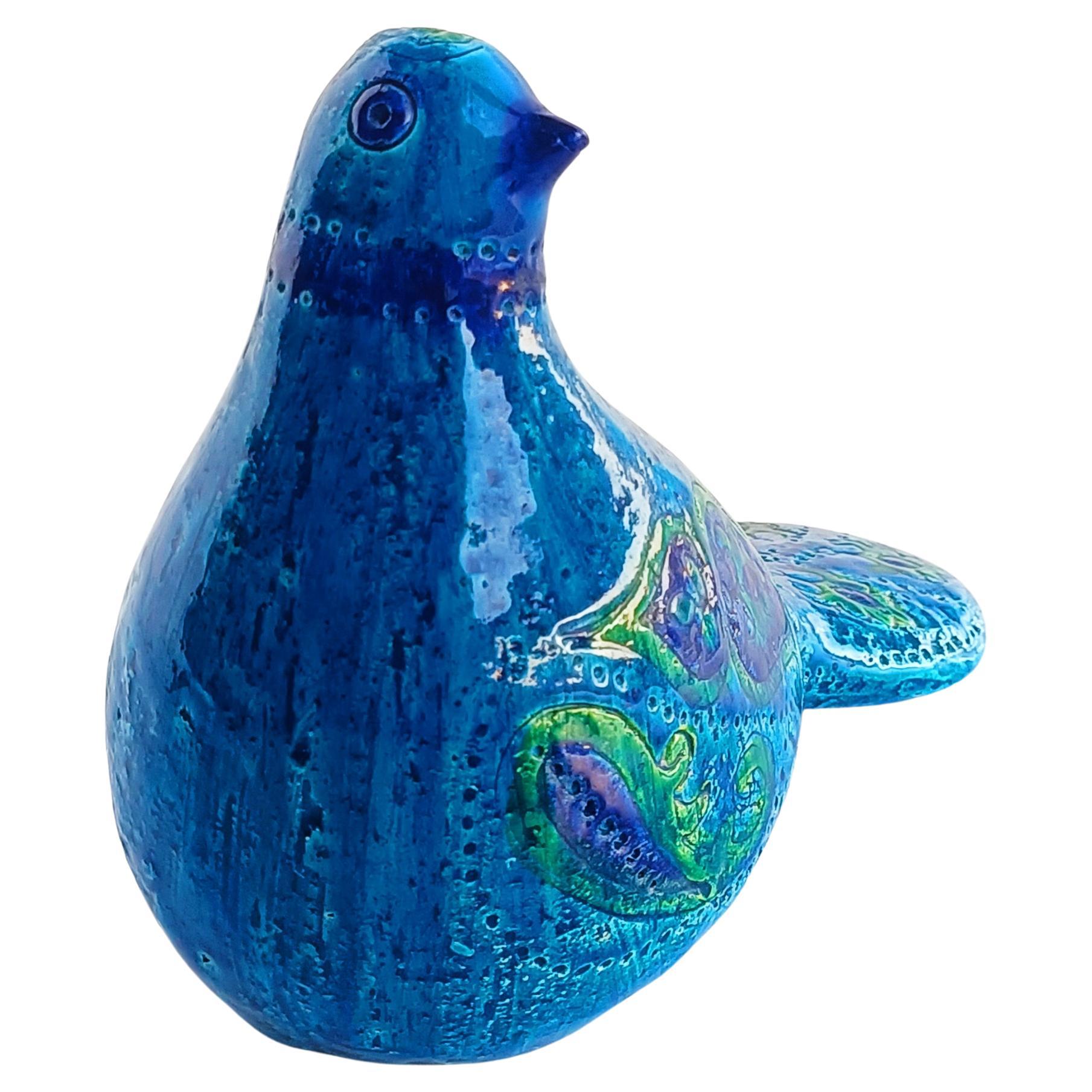 This Bitossi ceramic dove sculpture by Aldo Londi is a stunning example of Mid-Century Italian pottery. Handcrafted in Italy during the 1960s, it showcases the beautiful Paisley decor in the Rimini Blu glaze colors, which are characteristic of the