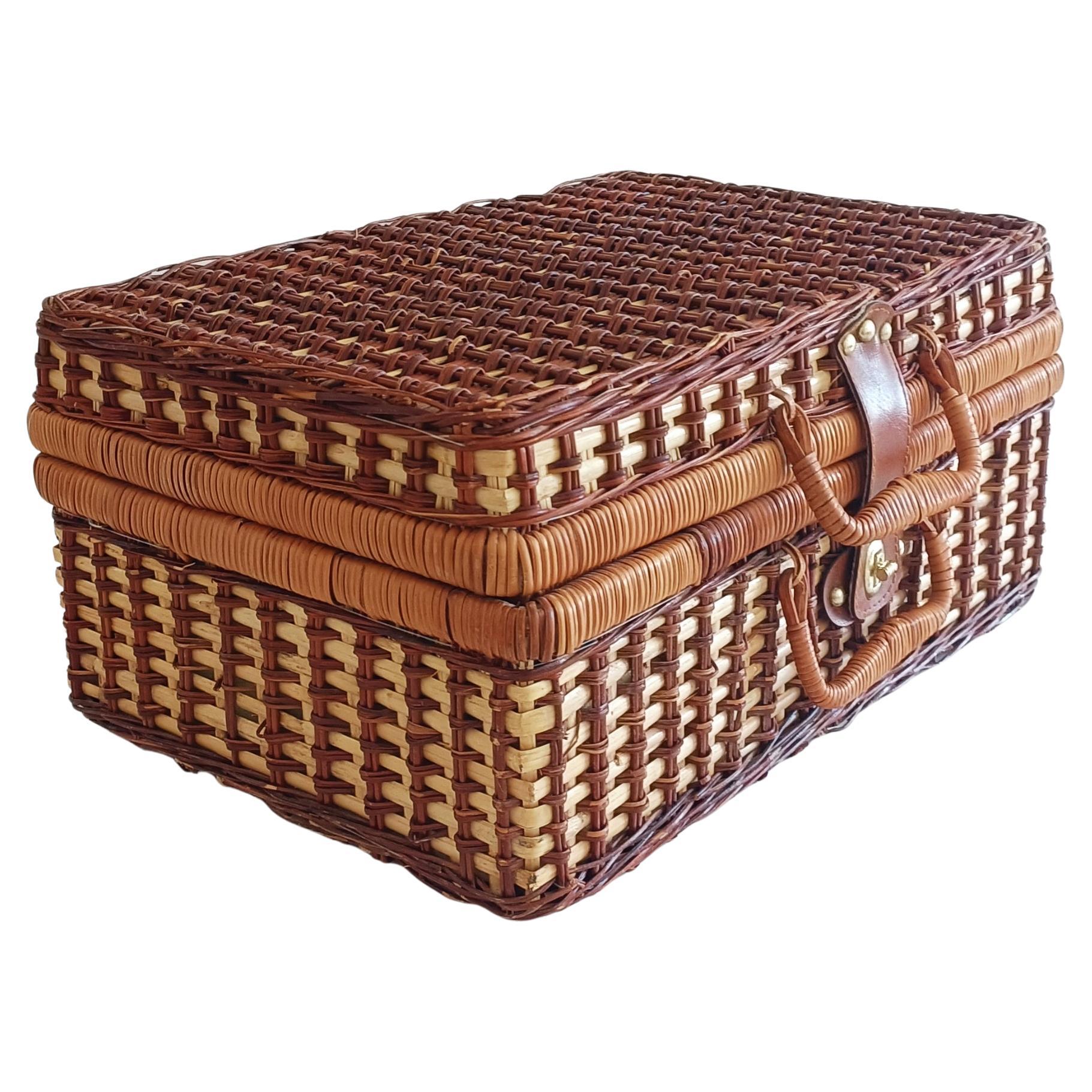 Estuche de picnic vintage de mimbre, Francia Circa 1940s