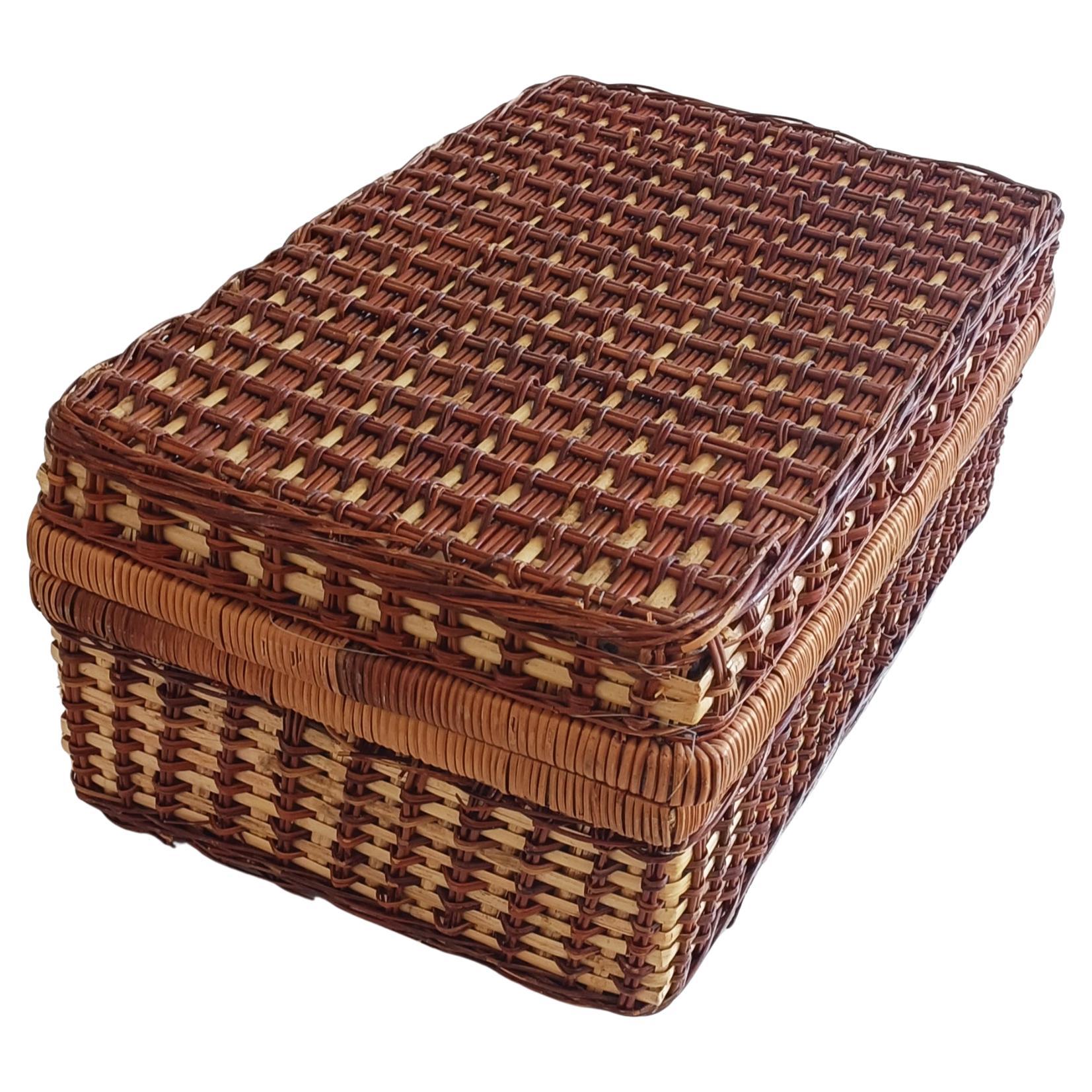 Mid-Century Modern Étui de pique-nique vintage en osier, France, vers les années 1940 en vente