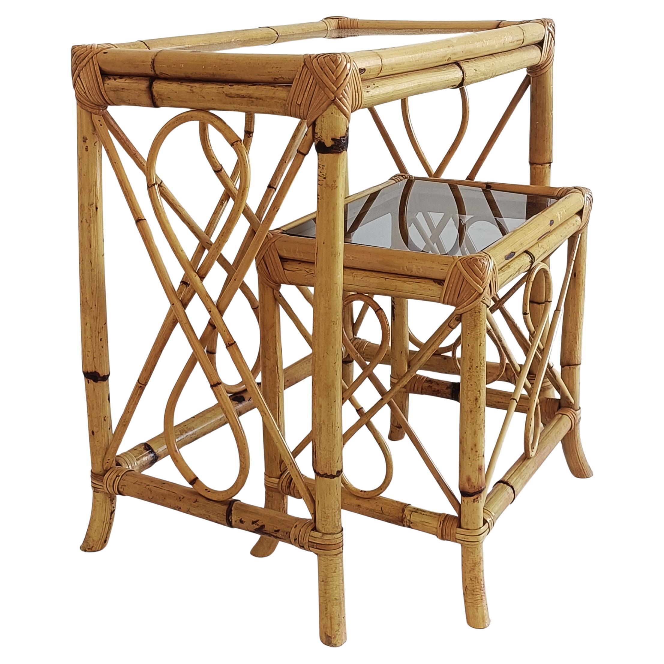 Pair of Mid-Century Modern Bamboo & Rattan Nesting Tables – French Riviera Style, 1960s

Bring the effortless elegance of the French Riviera into your home with this stunning pair of Mid-Century Modern nesting tables. Handmade in Spain circa the