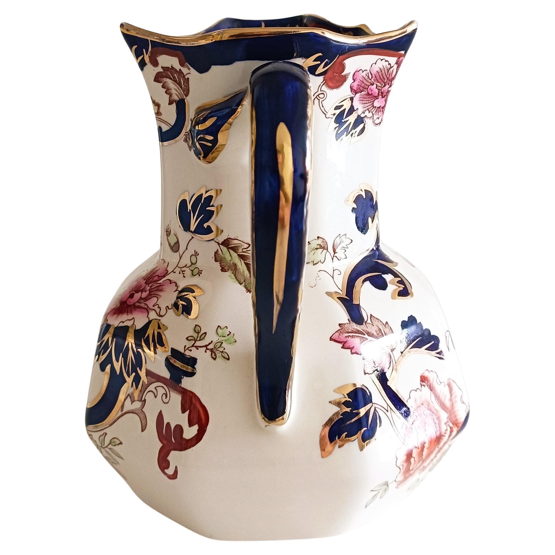 Jarra de porcelana decorada a mano Mason's Ironstone China, Inglaterra Mediados del S. XX siglo XX en venta