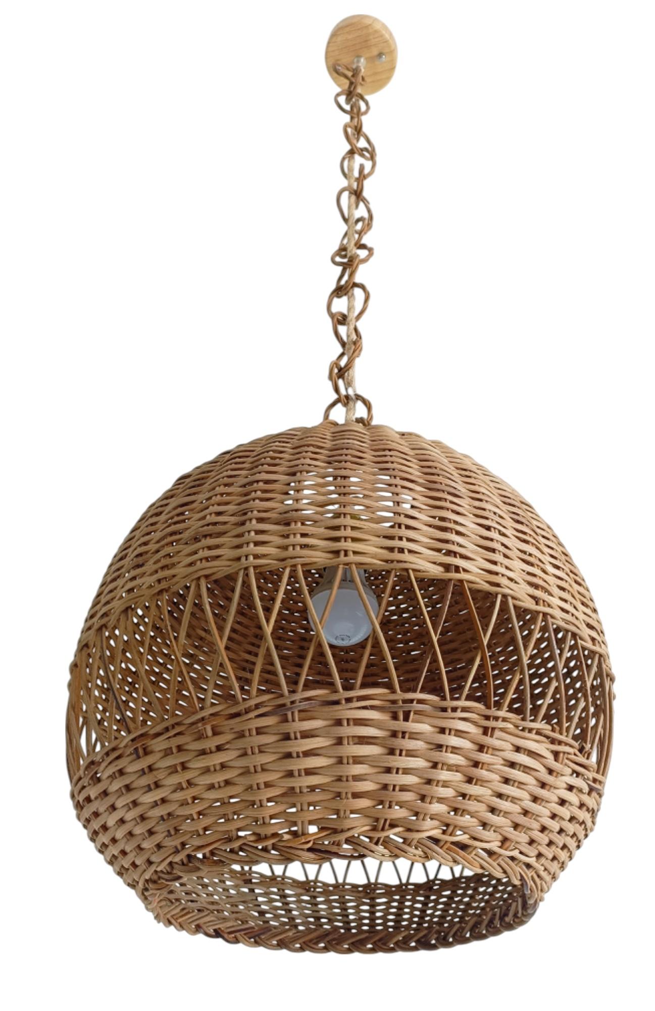 Rustic Midcentury Wicker Pendant Lamp, Handmade in Spain c. 1970s For Sale 1