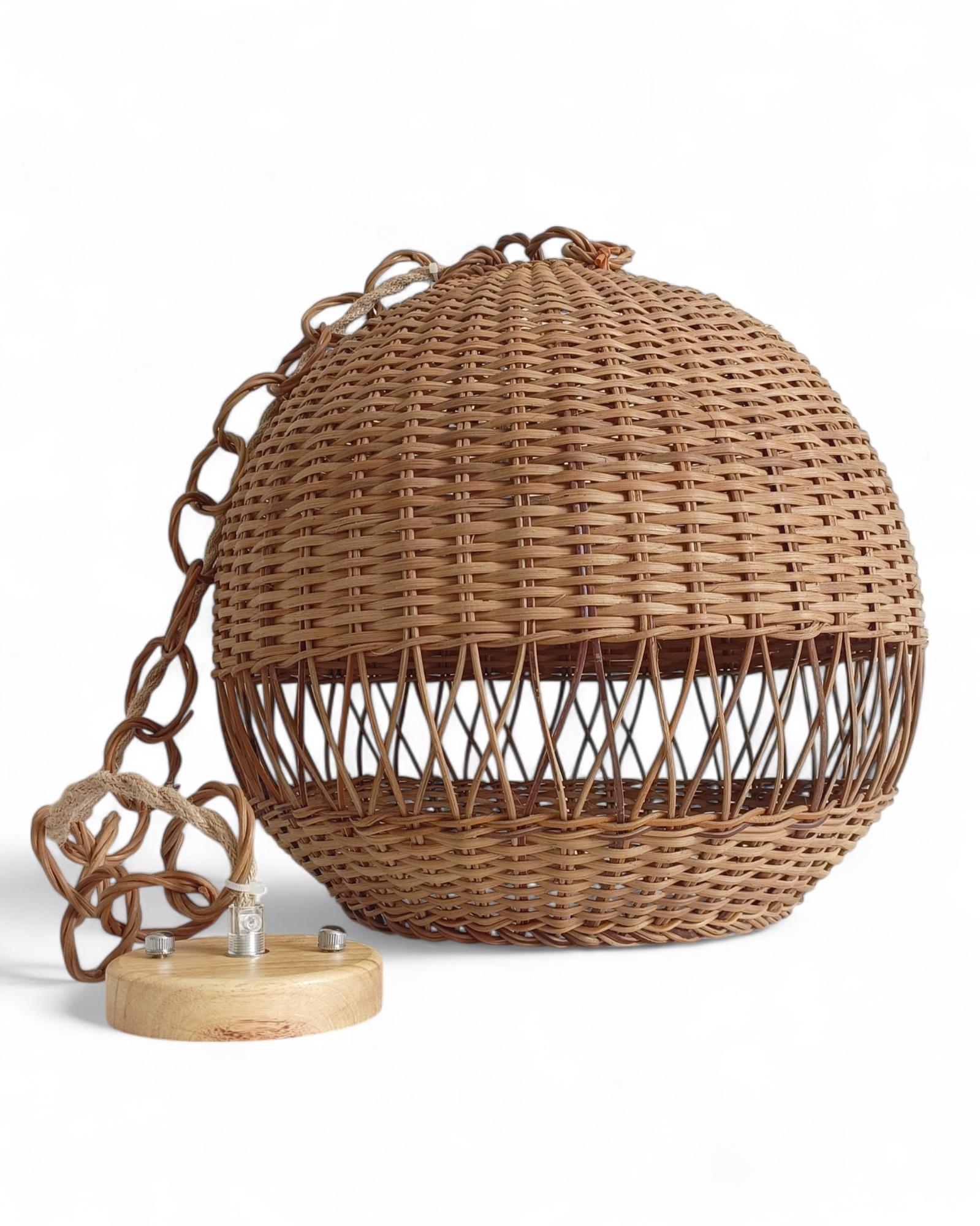 Rustic Midcentury Wicker Pendant Lamp, Handmade in Spain c. 1970s In Excellent Condition For Sale In Valencia, VC