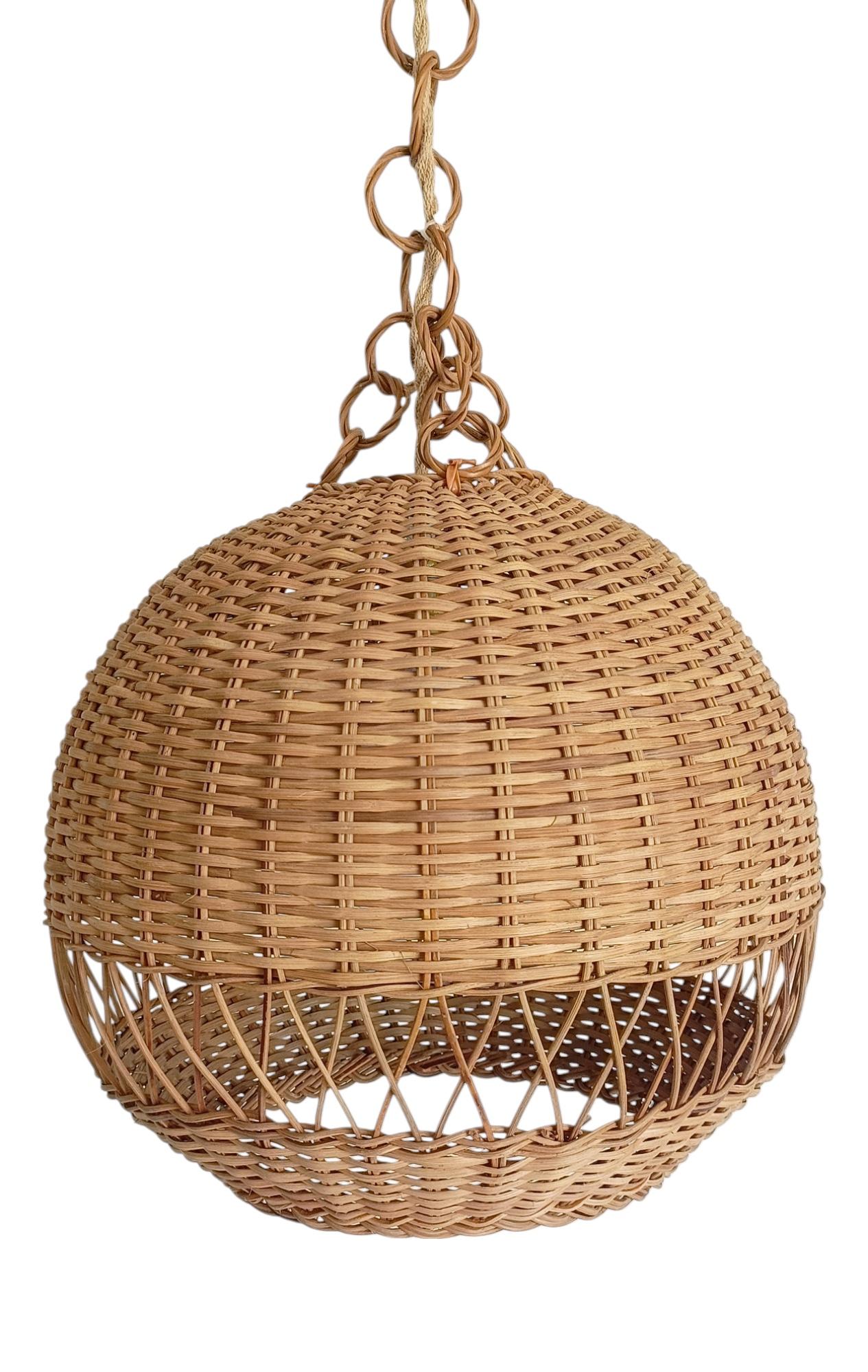 Rustic Midcentury Wicker Pendant Lamp, Handmade in Spain c. 1970s For Sale 7
