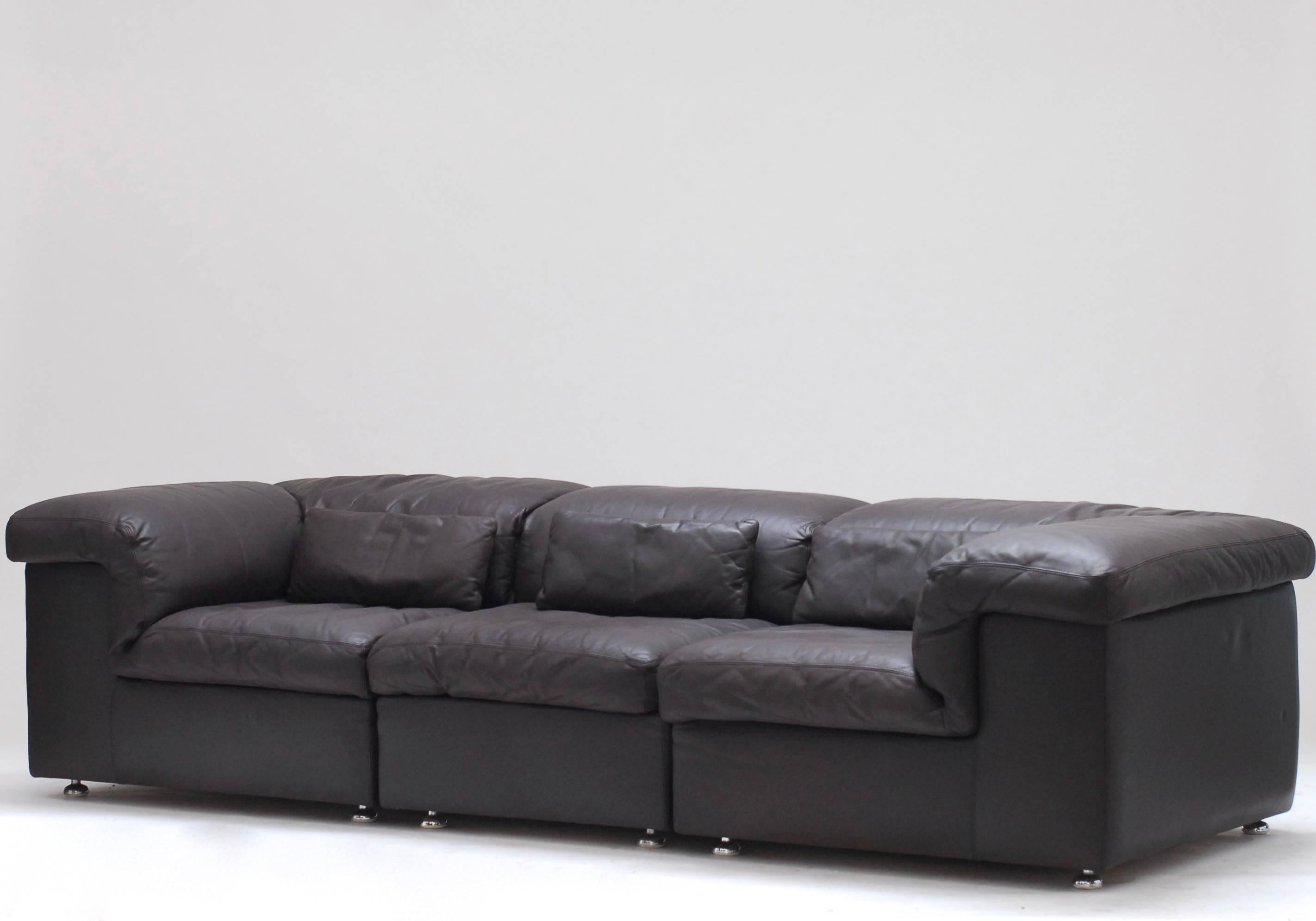 Great aniline bizon leather sofa. It has been professional cleaned and had one reparation on a cushion of 0.5cm very well done and not visible when you are not aware of it.
The sofa consists of three pieces which are put next to each other. Great