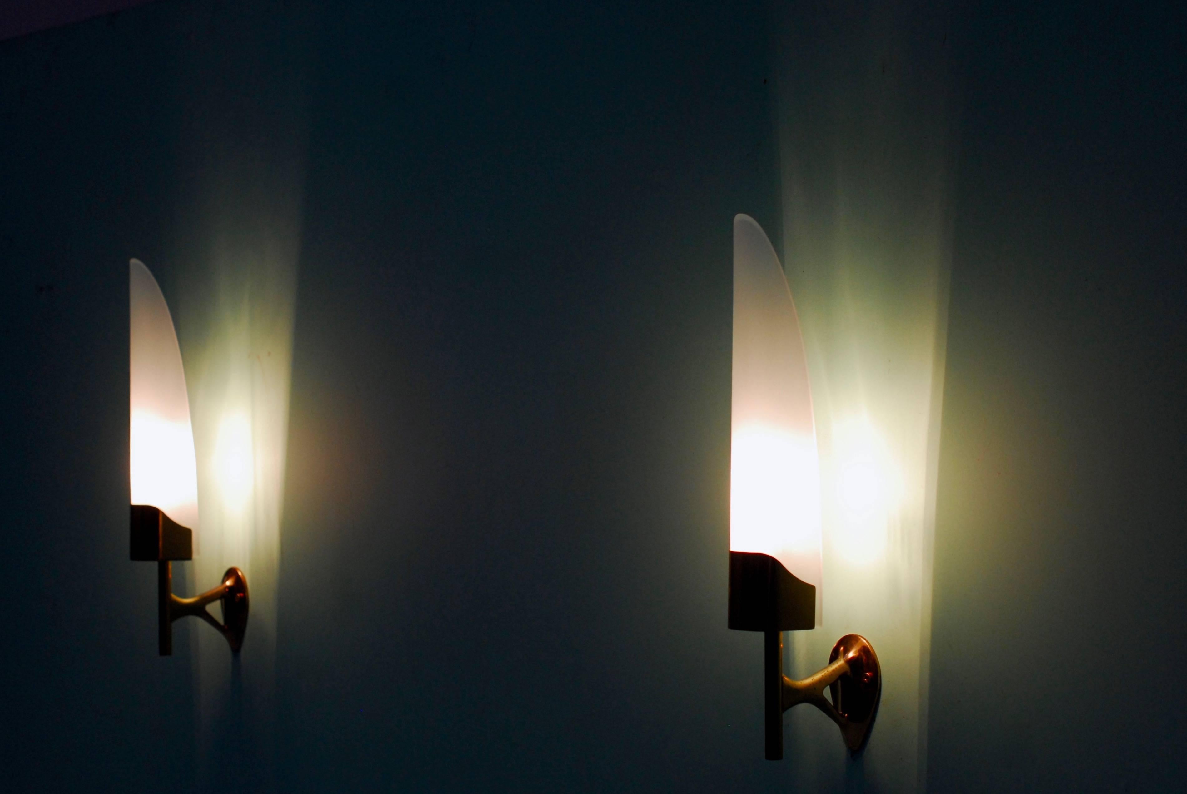 Modern Pair of Rare Wall Sconces Model 2080 by Max Ingrand for Fontana Arte, 1955 For Sale