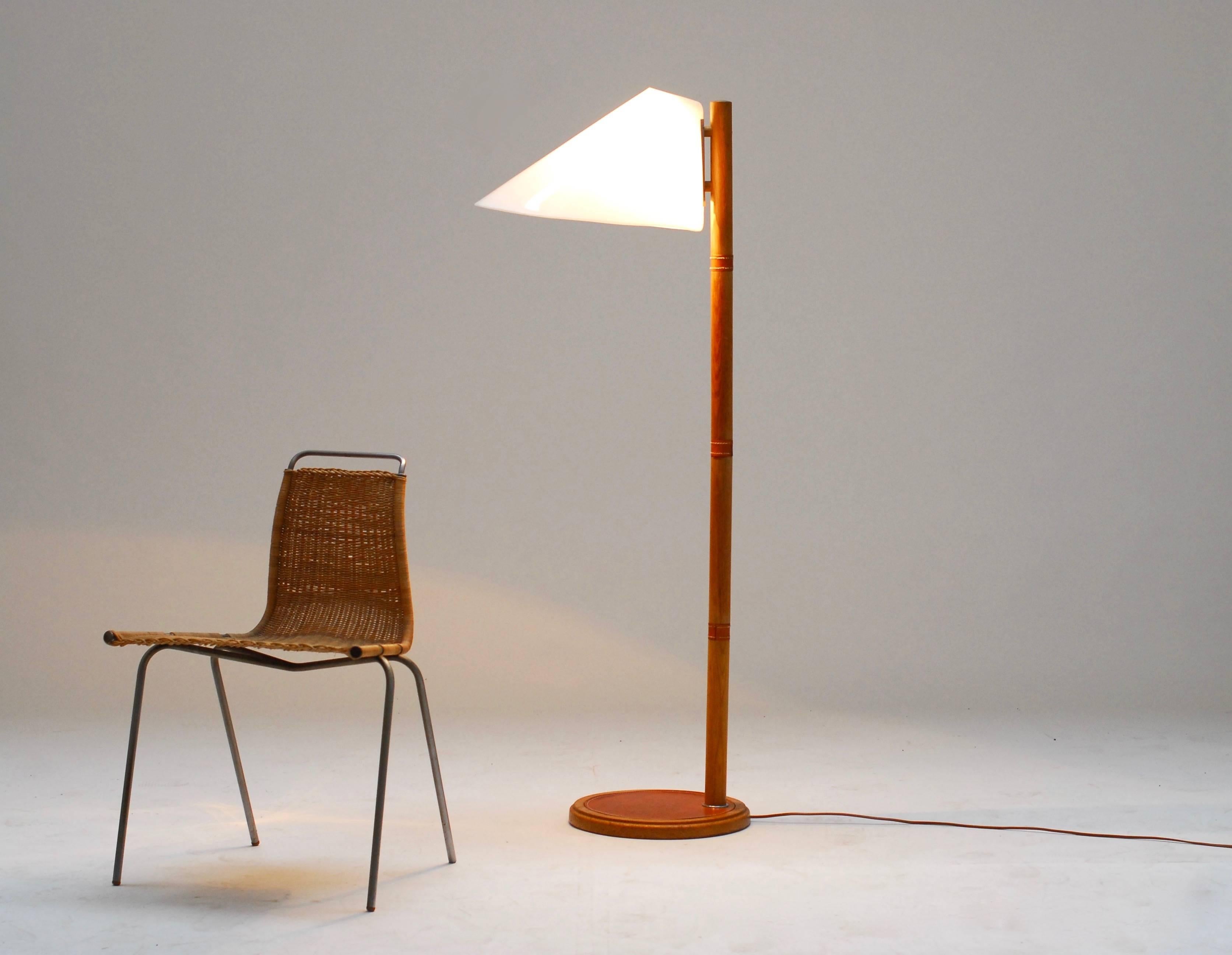 Great reading lamp made of oak, leather and plexiglass. A truly typical, clean and practical Scandinavian example of design.
All is in a very good vintage condition. Minor hairline crack in the plexi glass at the point where it is screwed onto the