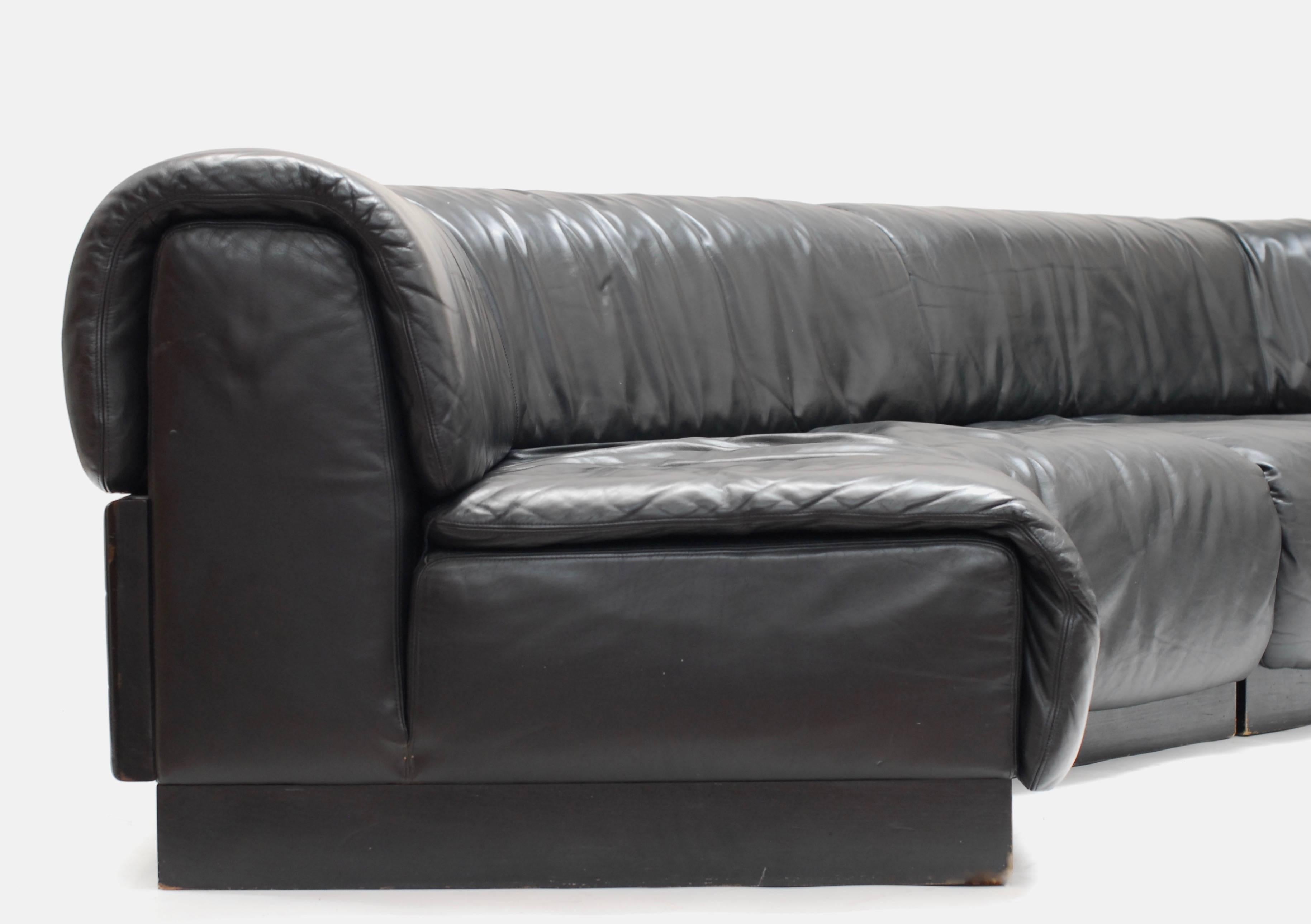Modern Durlet 1970 Curved Leather Sofa For Sale