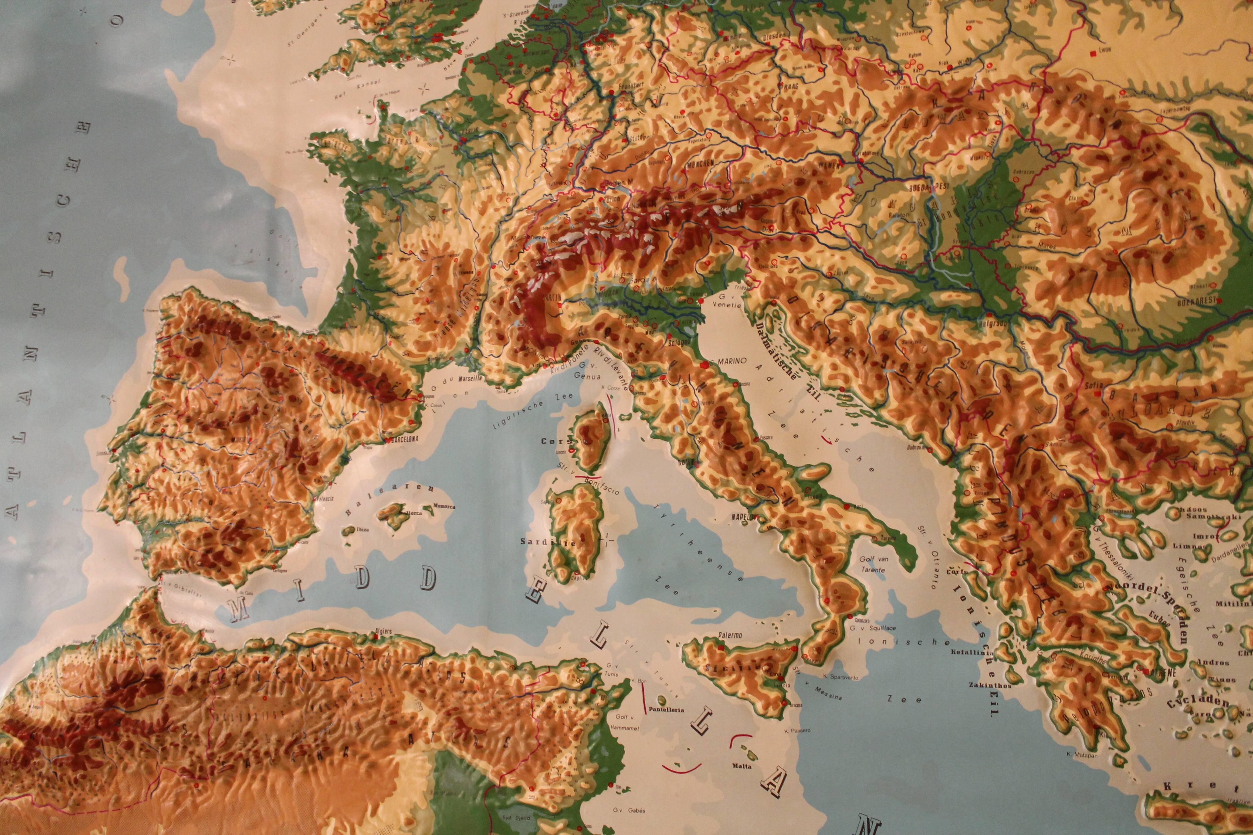 Large relief map of Europe 1970s very good condition, with very nice details in relief 225 cm by 165 cm.