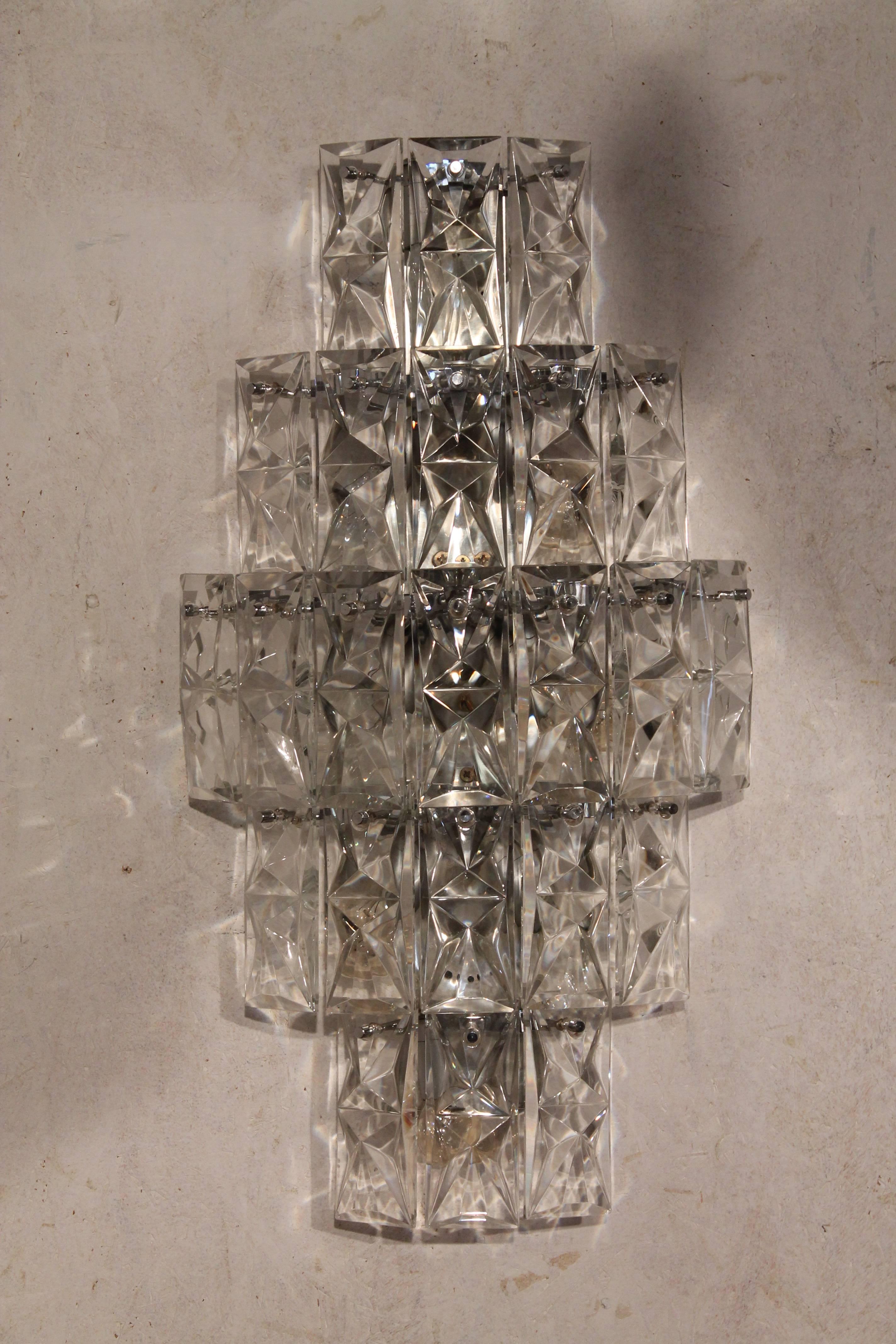 Large crystal glass shaped wall scone by Kinkeldey,

Germany, 1960s.

Good and working condition, also wired for US use.

All glasses in good condition.

Ten light bulbs.