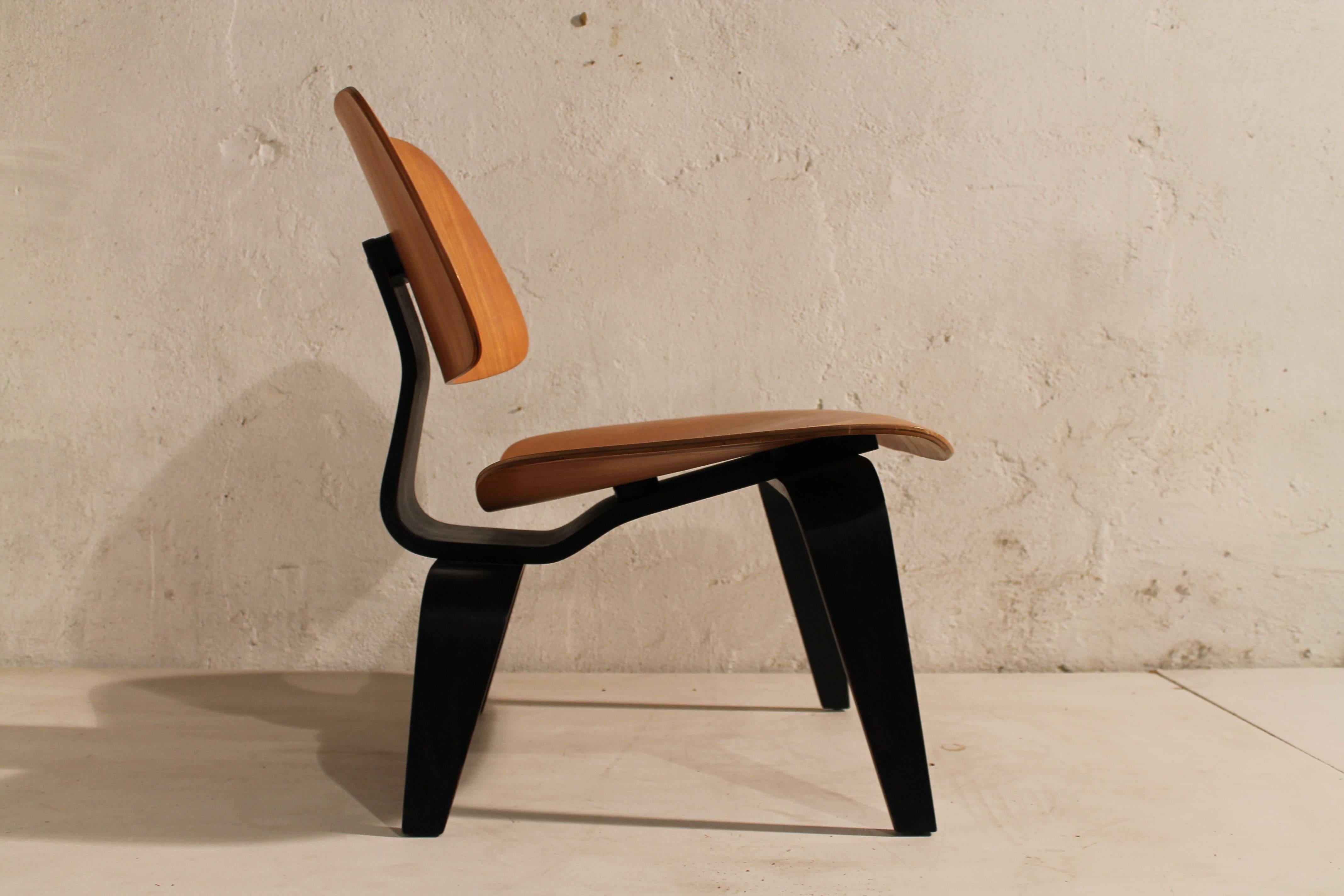 LCW chair by Eames for Evans, 1947, USA

good original condition 
with label.