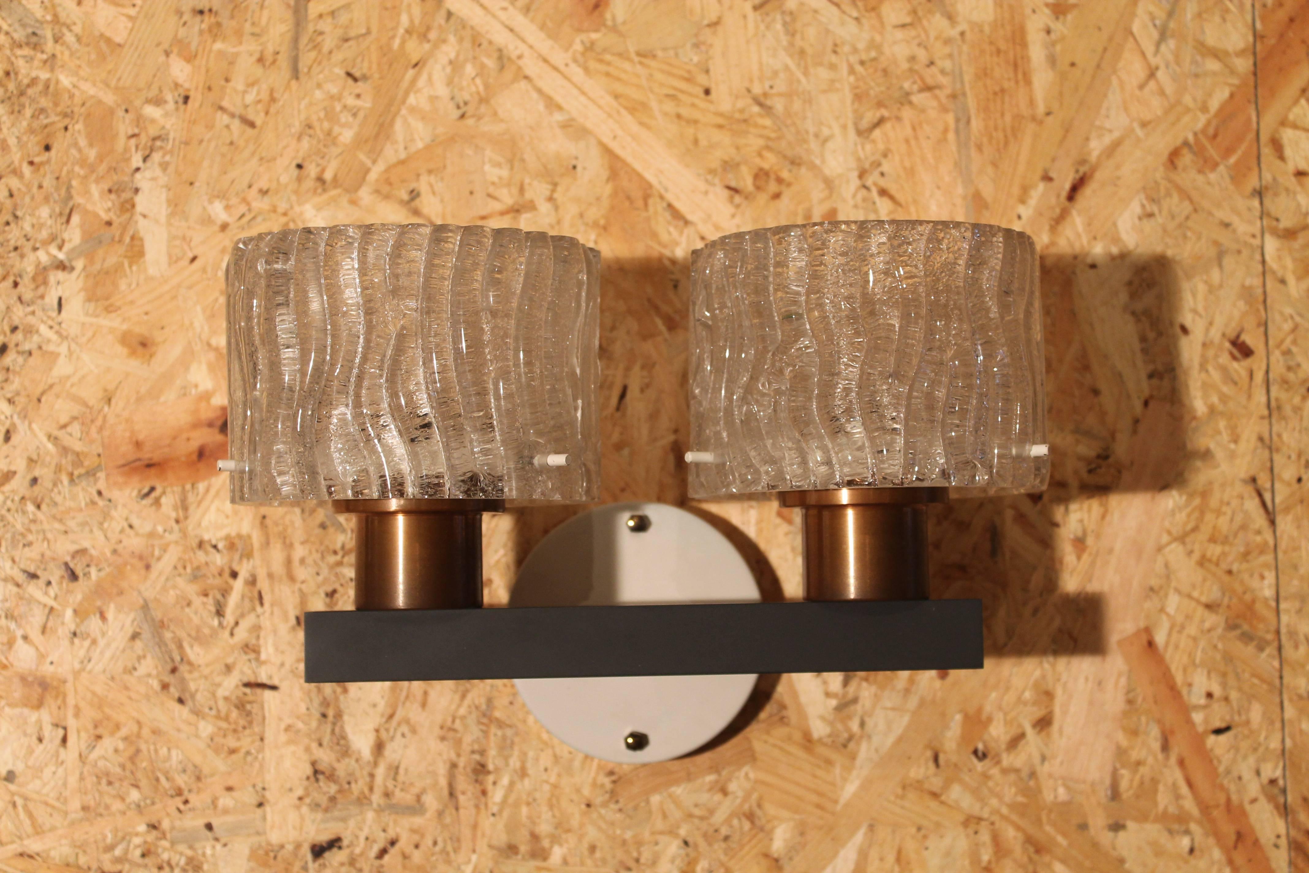 Pair of vintage glass and brass wall sconces by Philips, 1950s

ice glass with brass and metal hardware 

very good original and working condition

also wired for US use.