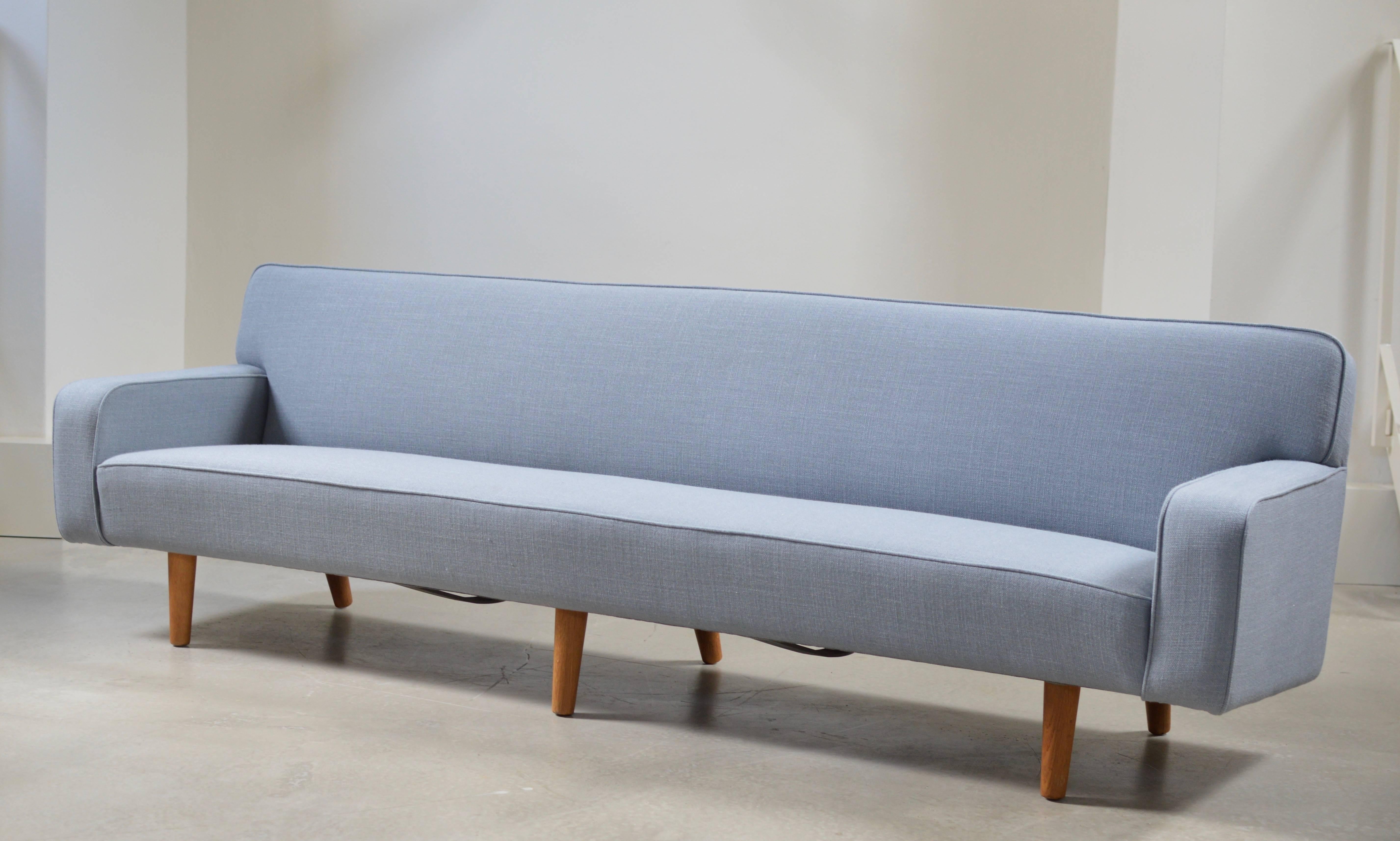 Large streamlined design sofa model AP 33 from 1956 by Hans Wegner for A.P. Stolen Denmark. A.P Stolen is known for manufacturing most comfortable and highly crafted 'Pappa Bear / Teddy Chair' by Hans Wegner, this sofa is in comfort and quality thus