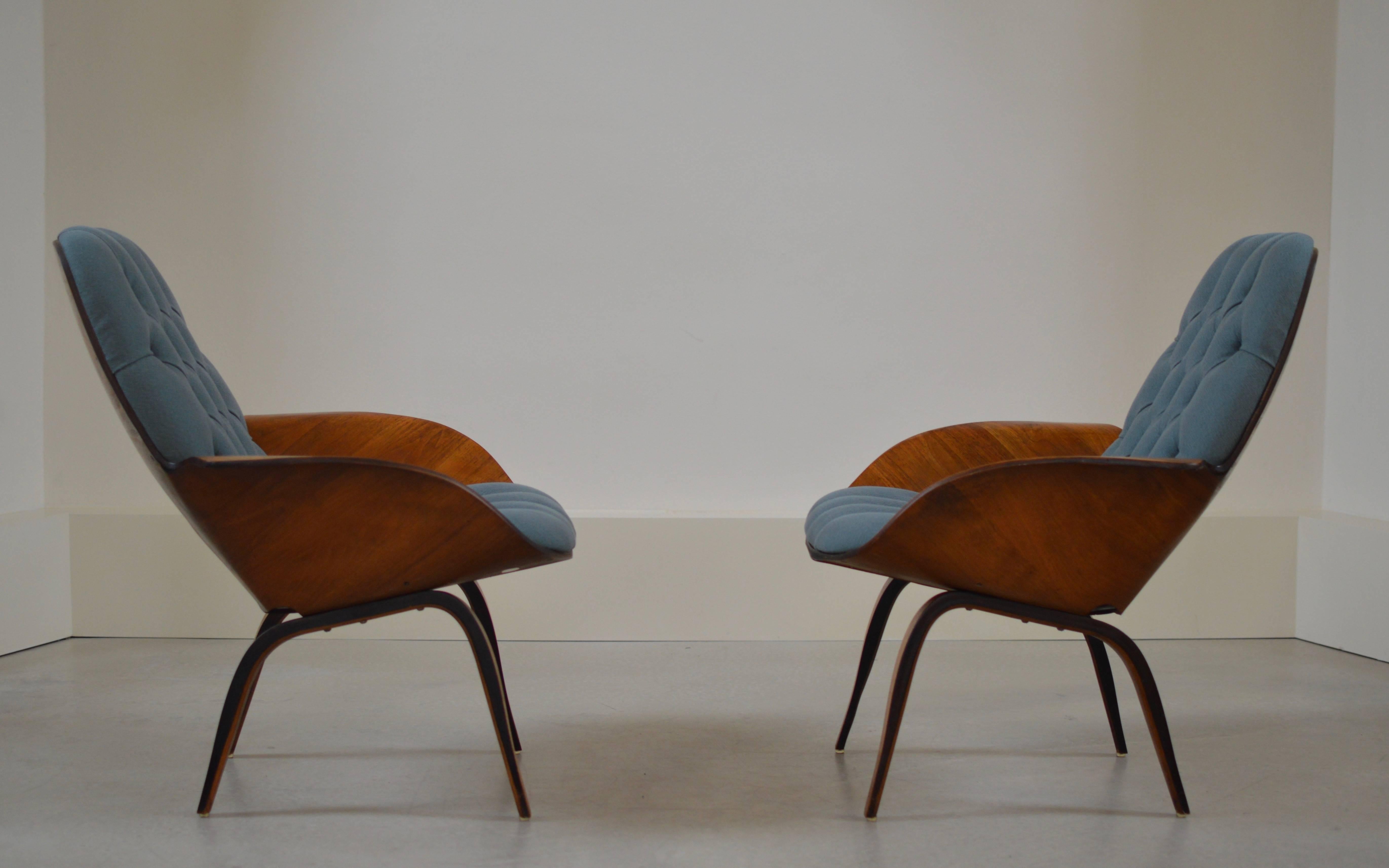 Pair of walnut bentwood/plywood lounge chairs by American designer George Mulhauser executed by Plycraft furniture according label to underside.
Chairs are fully restored and upholstered with green-blue cotton padded upholstery with buttons.