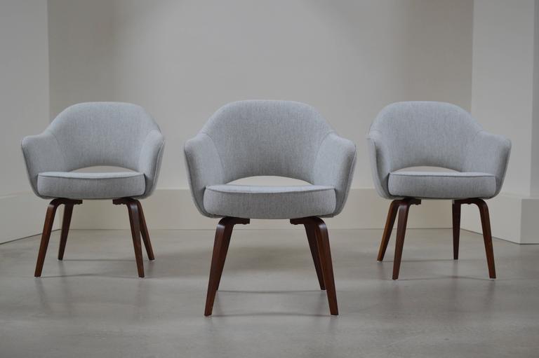 Early Saarinen Arm Chair 1 With Wooden Legs At 1stdibs Beautiful Saarinen Executive Arm Chair With Dark Wooden Legs Chairs Are Upholstered In Bluish Grey