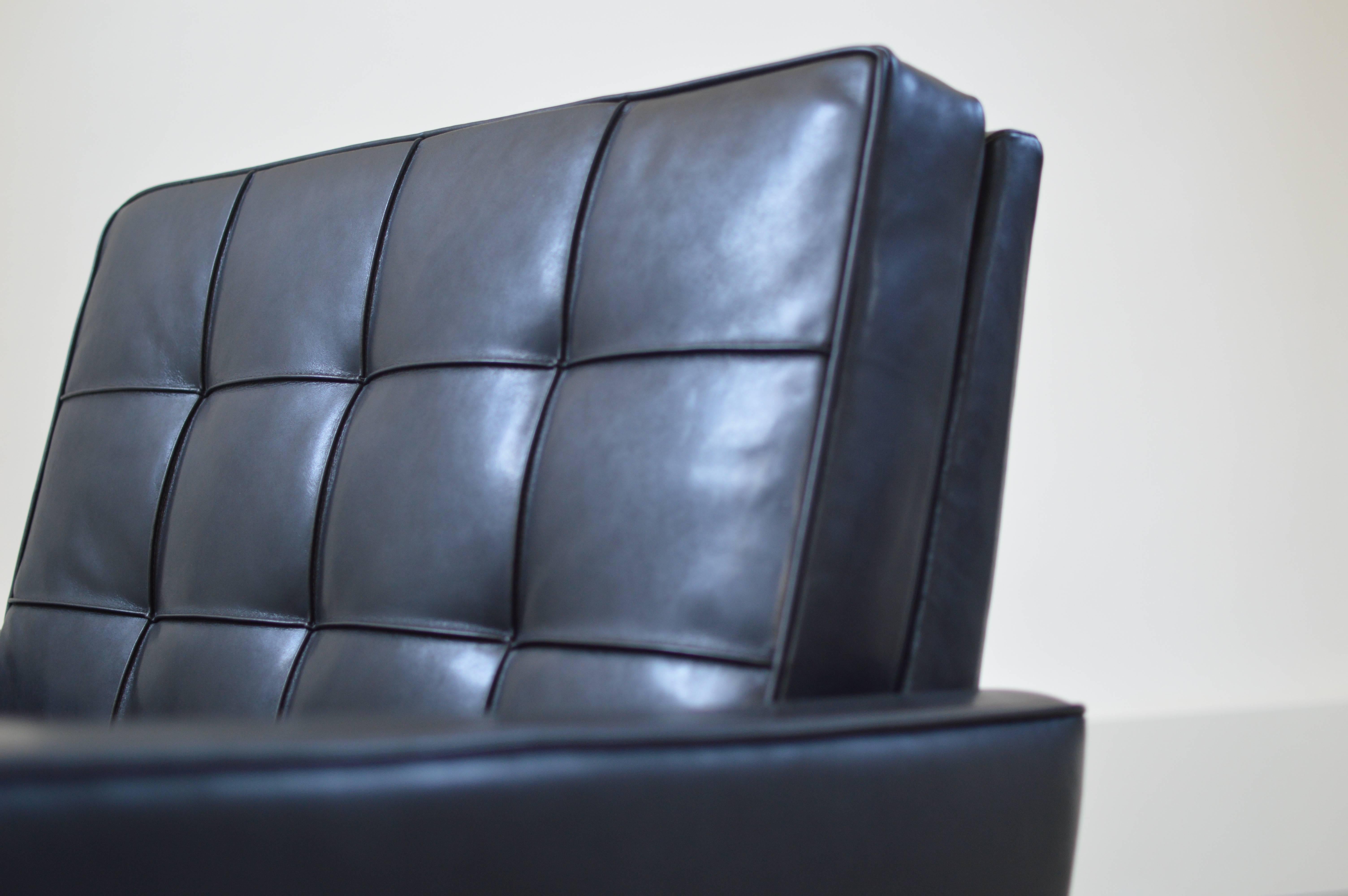 Mid-20th Century Pair of Florence Knoll Leather model 65A Arm Chairs 