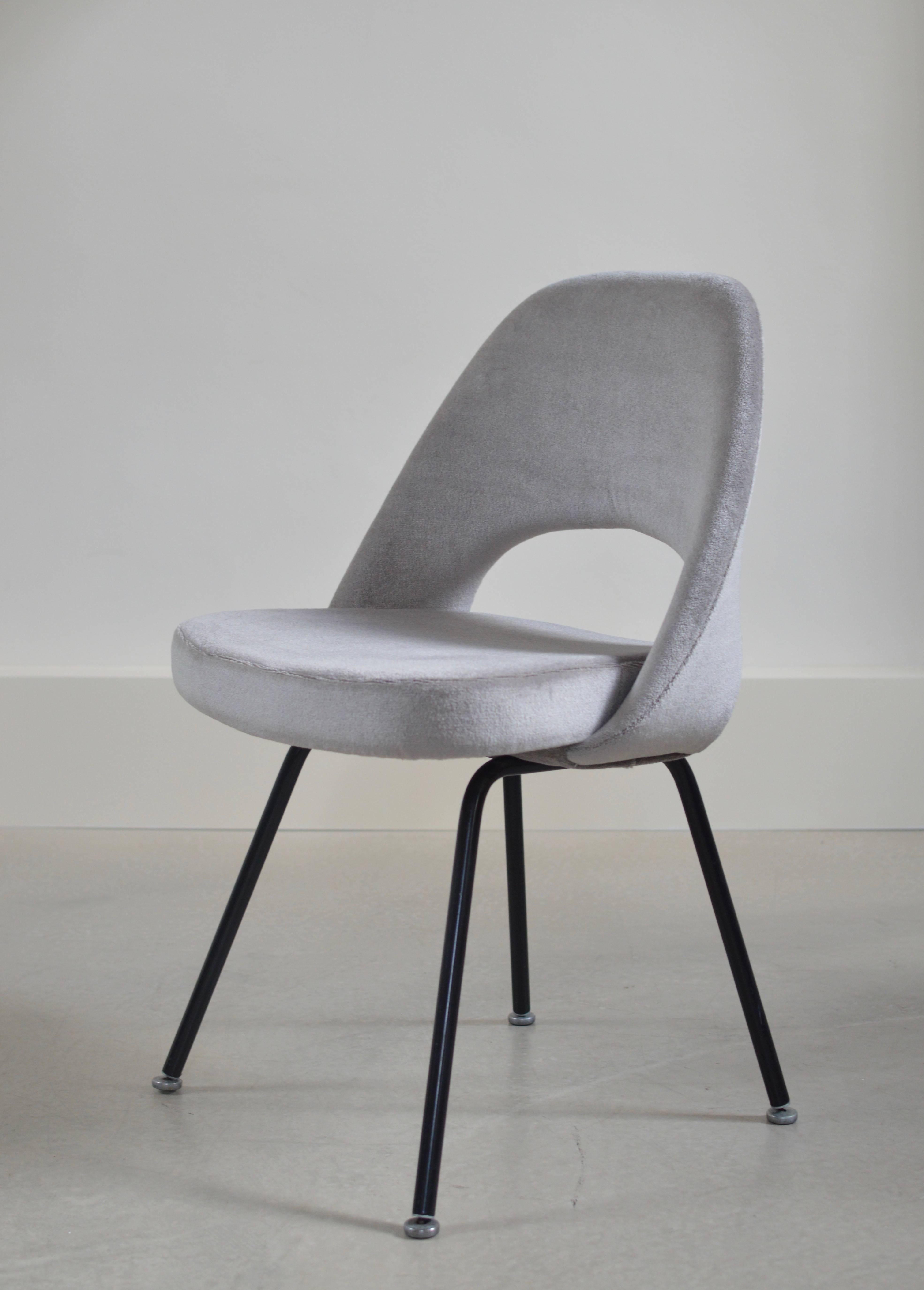 Mid-Century Modern Knoll International Early Edition Eero Saarinen 71 Series Chairs
