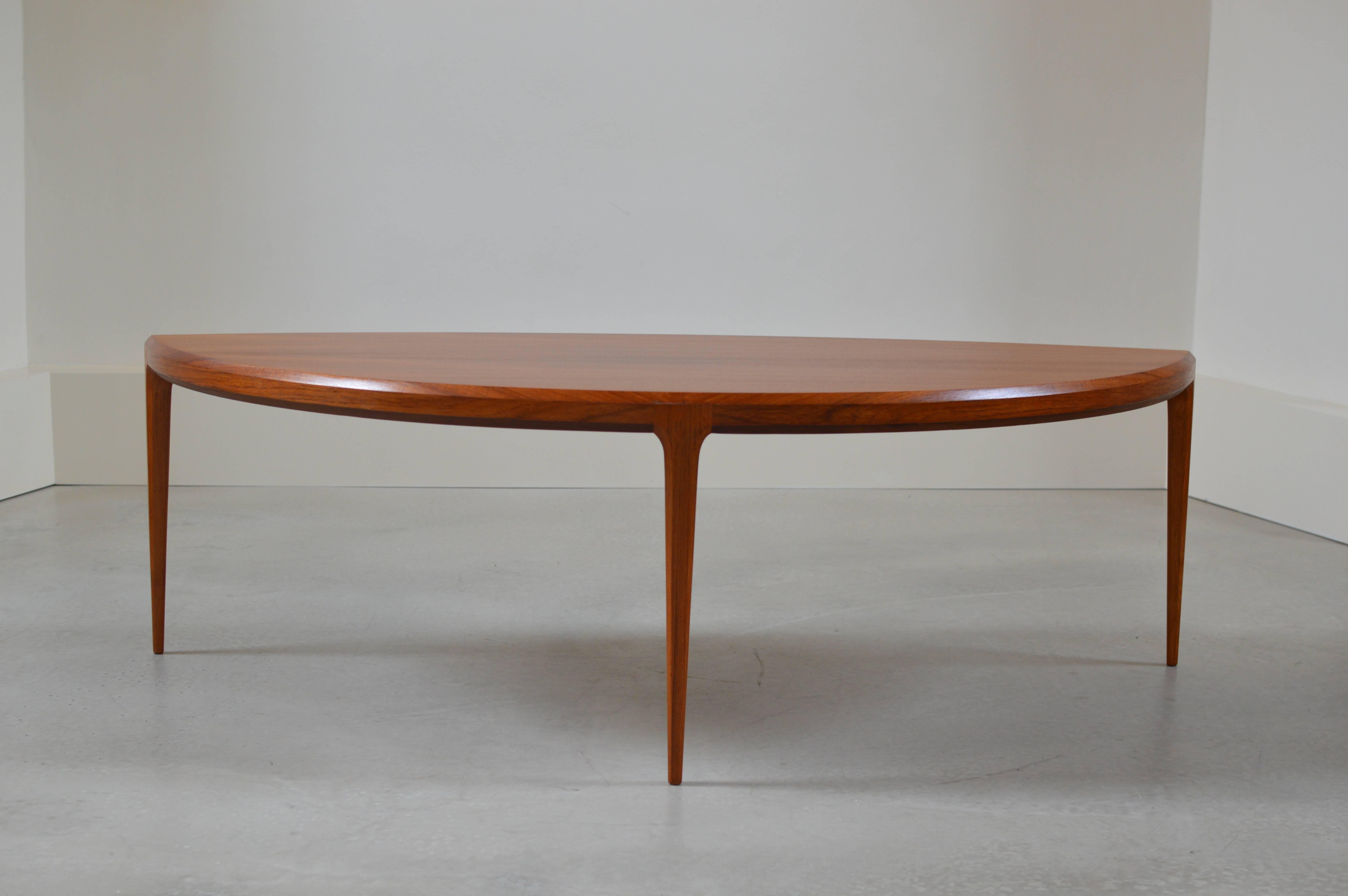Mid-20th Century Beautiful Three-Legged Coffee Table by Johannes Andersen, Denmark 