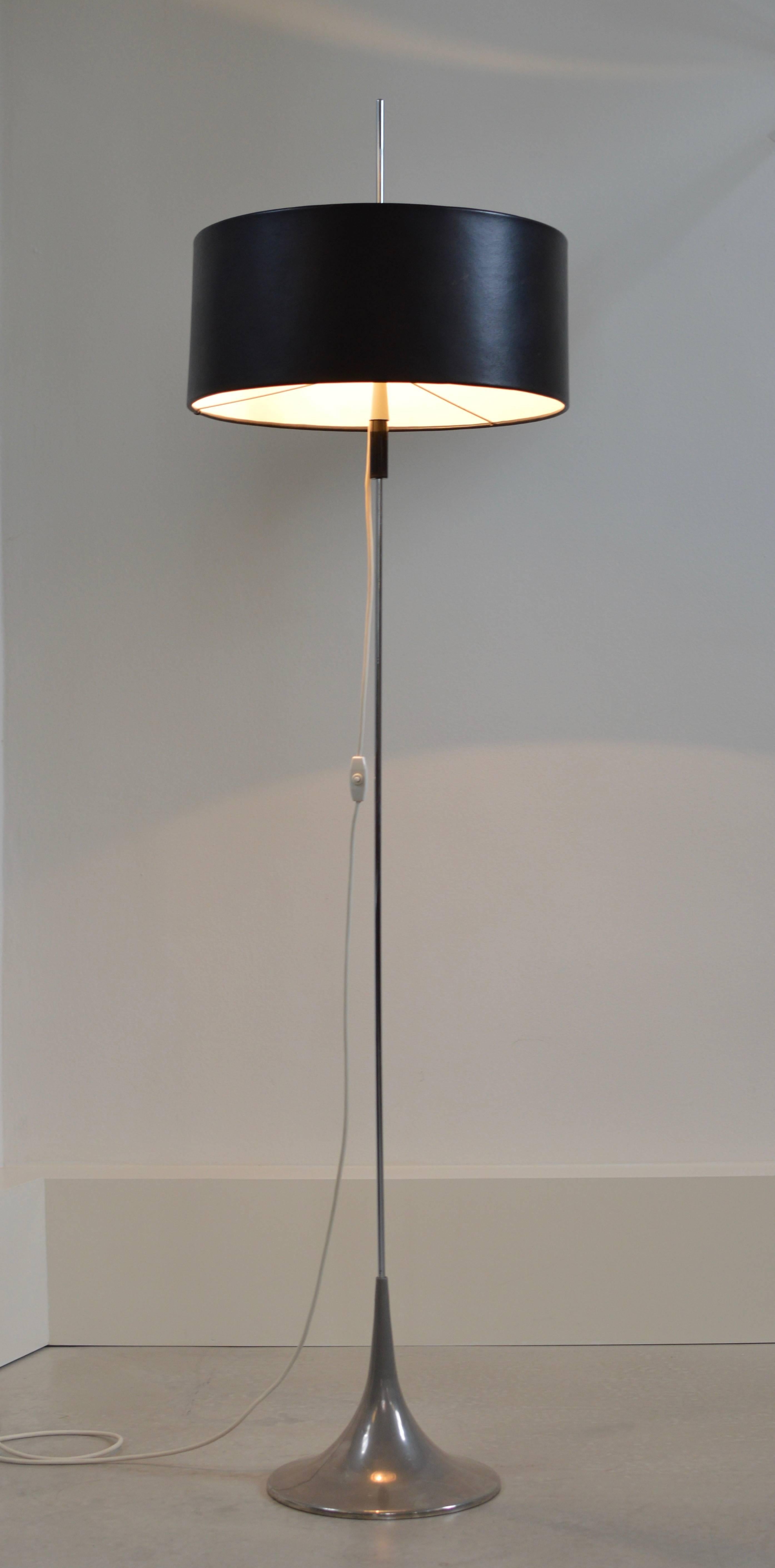Refined floor lamp by German Designers Hans Jörg Walter and Josef Kuttner for Ruser & Kuntner Weil am Rhein, Germany, circa 1965 in wonderful all original condition.
