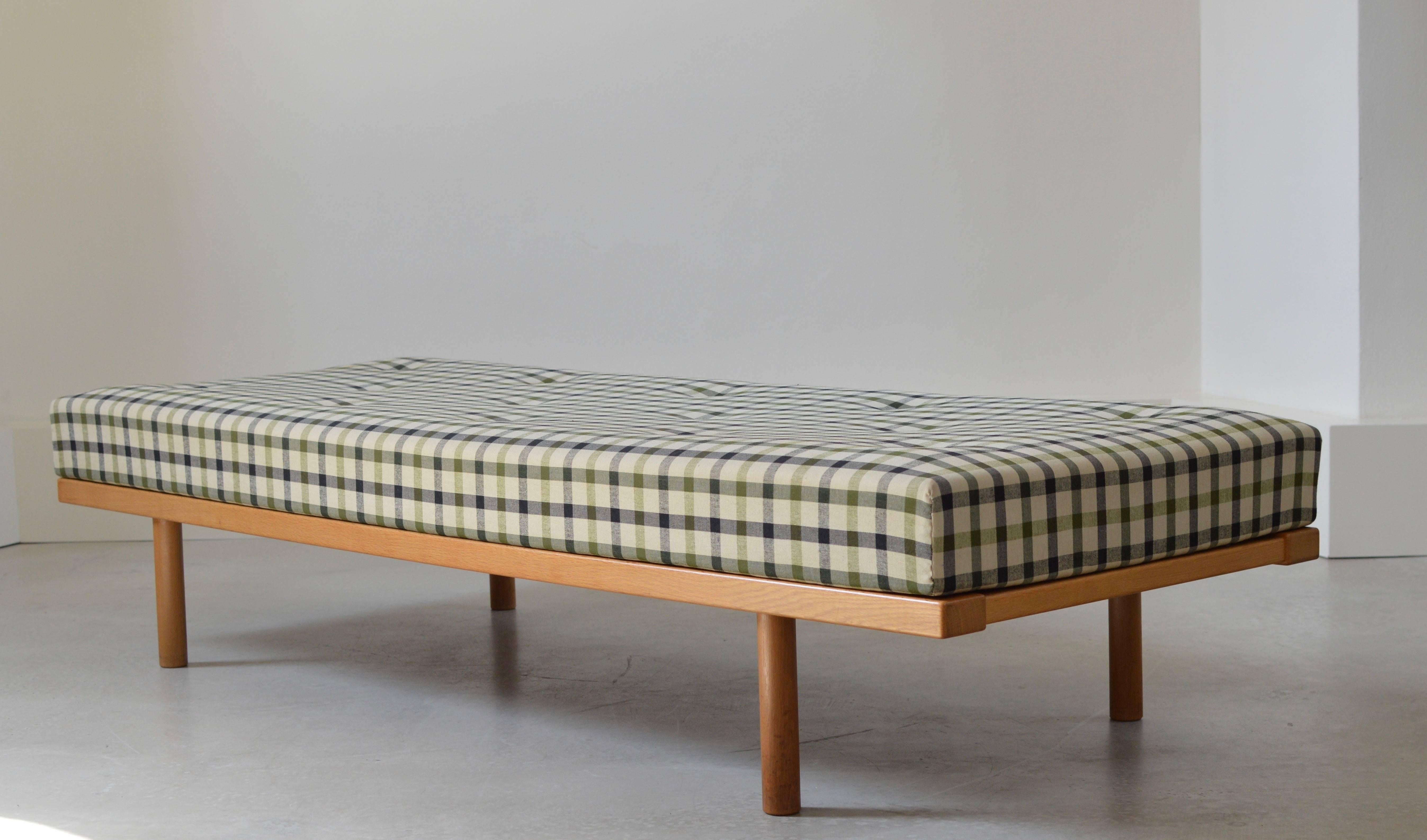 Danish Daybed Sofa Model 190 by Børge Mogensen for Fredericia