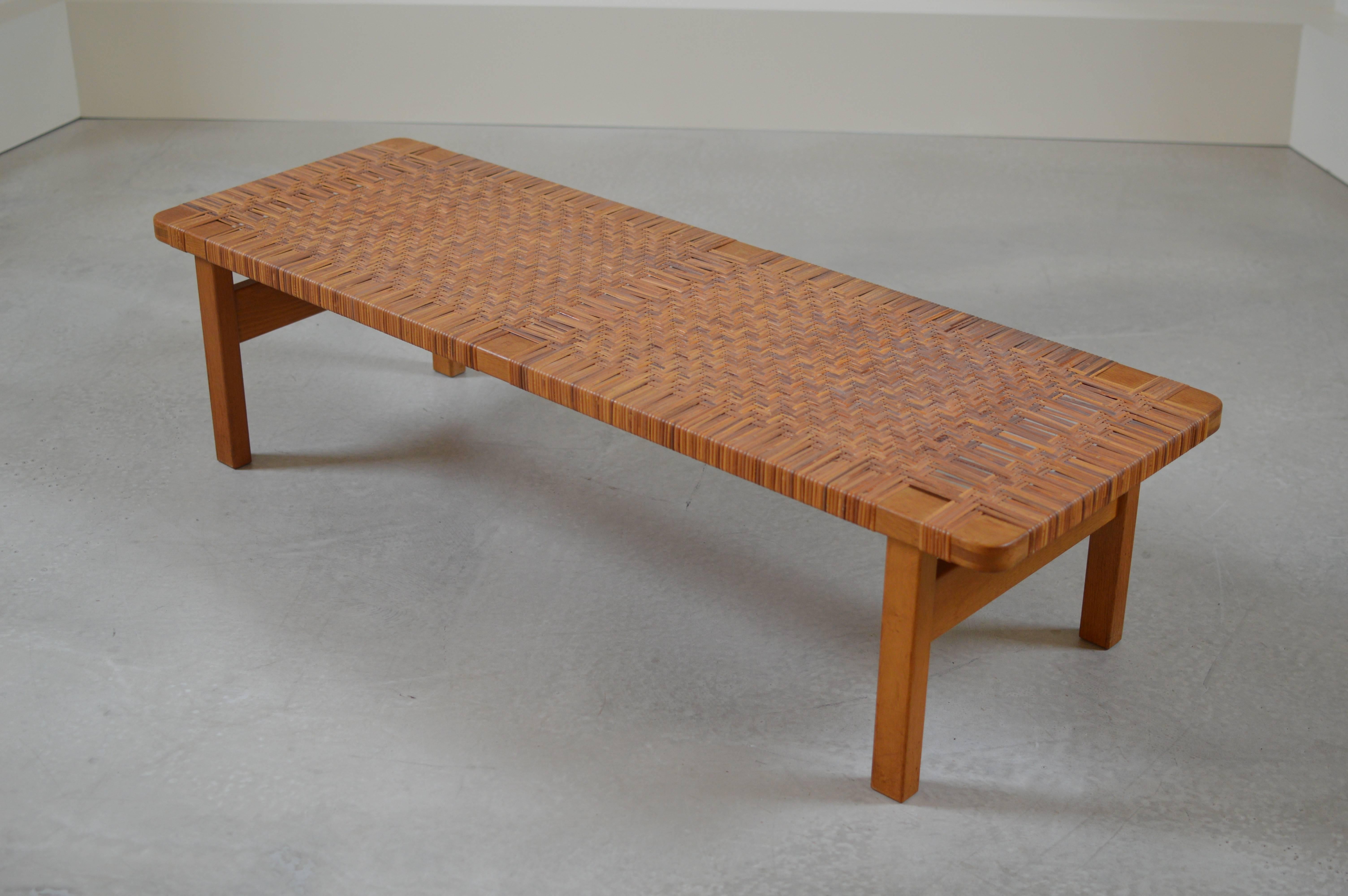 Bench or side table model 5272 originally designed in 1955 of woven cane and solid oak by Børge Mogensen for Fredericia Furniture. Excellent condition.

Two large benches and one small sized bench or side tables available.

