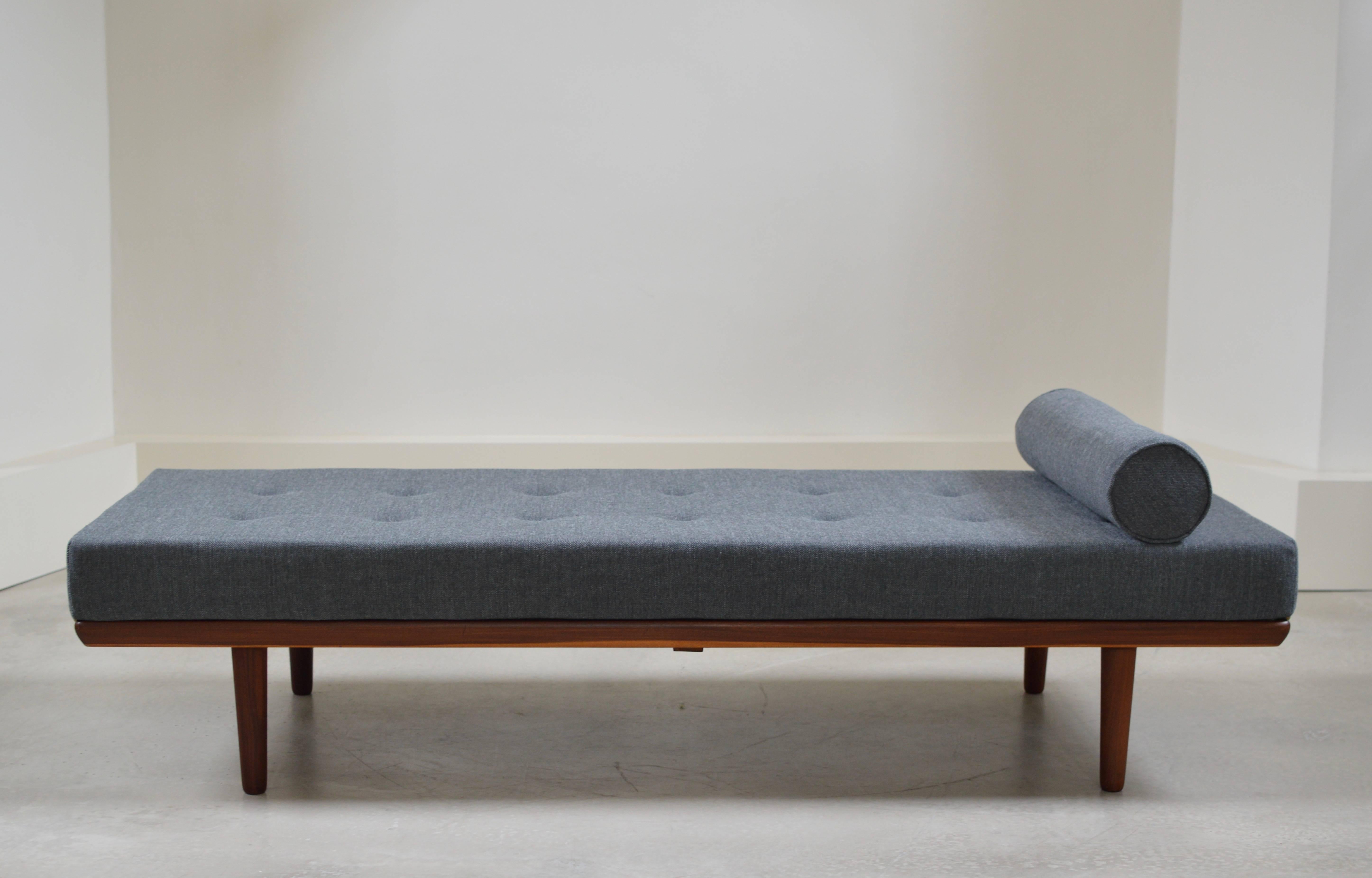 Mid-20th Century Teak and Brass Daybed by Hans Wegner for GETAMA