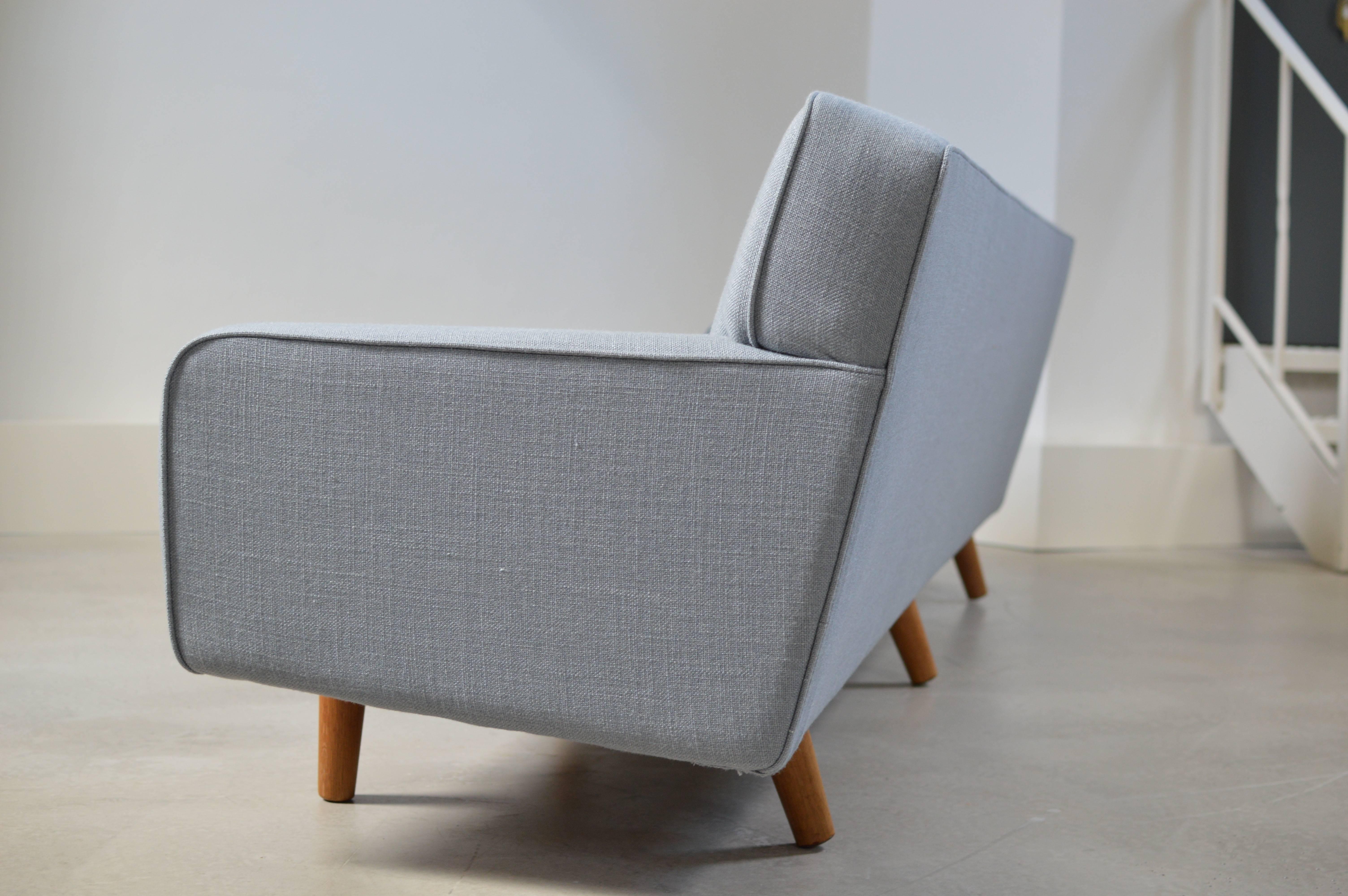 Sofa by Hans Wegner 2