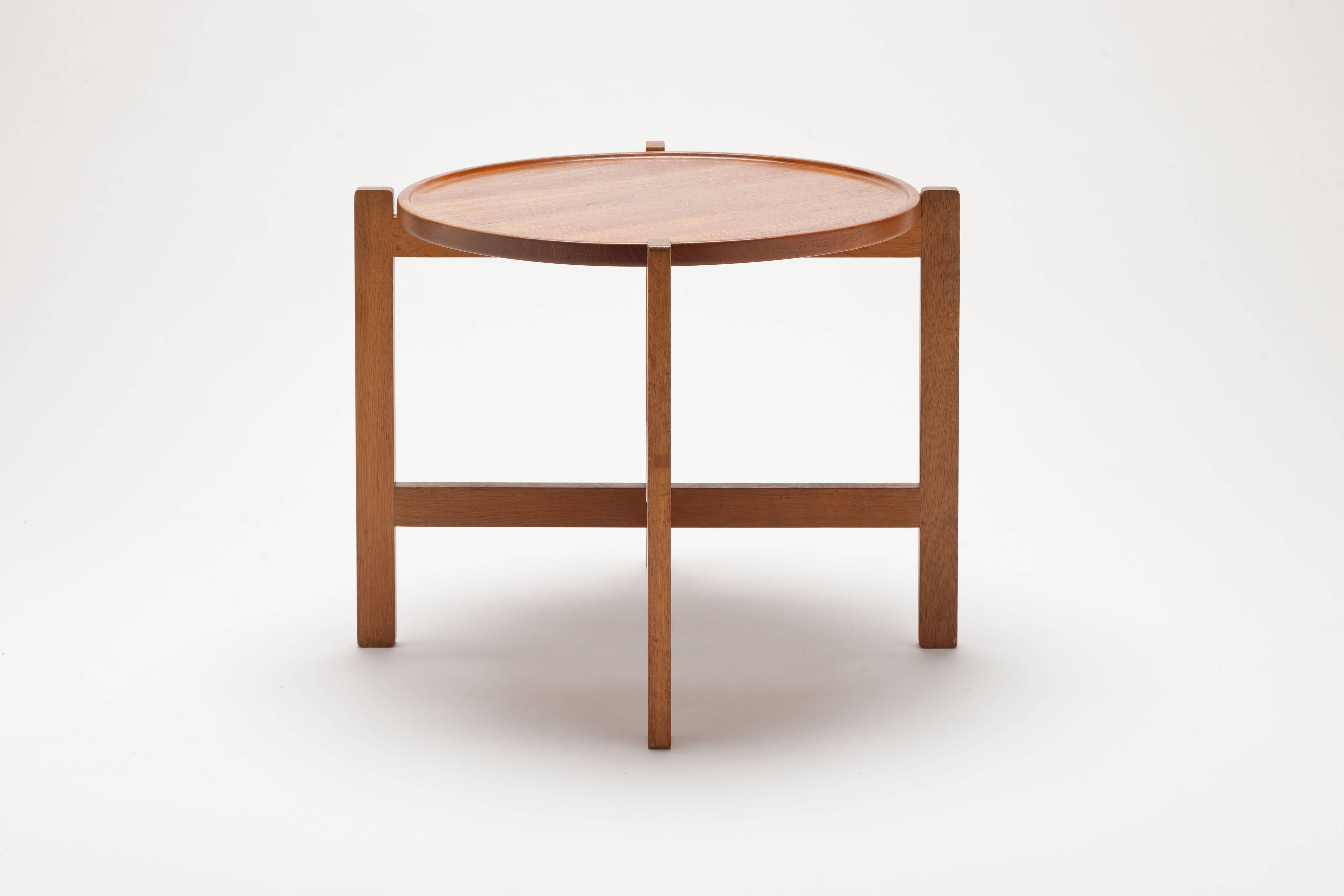 Reversible side table with a solid teak turning tray on solid oak foldable base by Danish designer Hans Jorgen Wegner for Danish manufacturer Andreas Tuck. 
This version with squire shaped base is a less commonly seen execution of this table