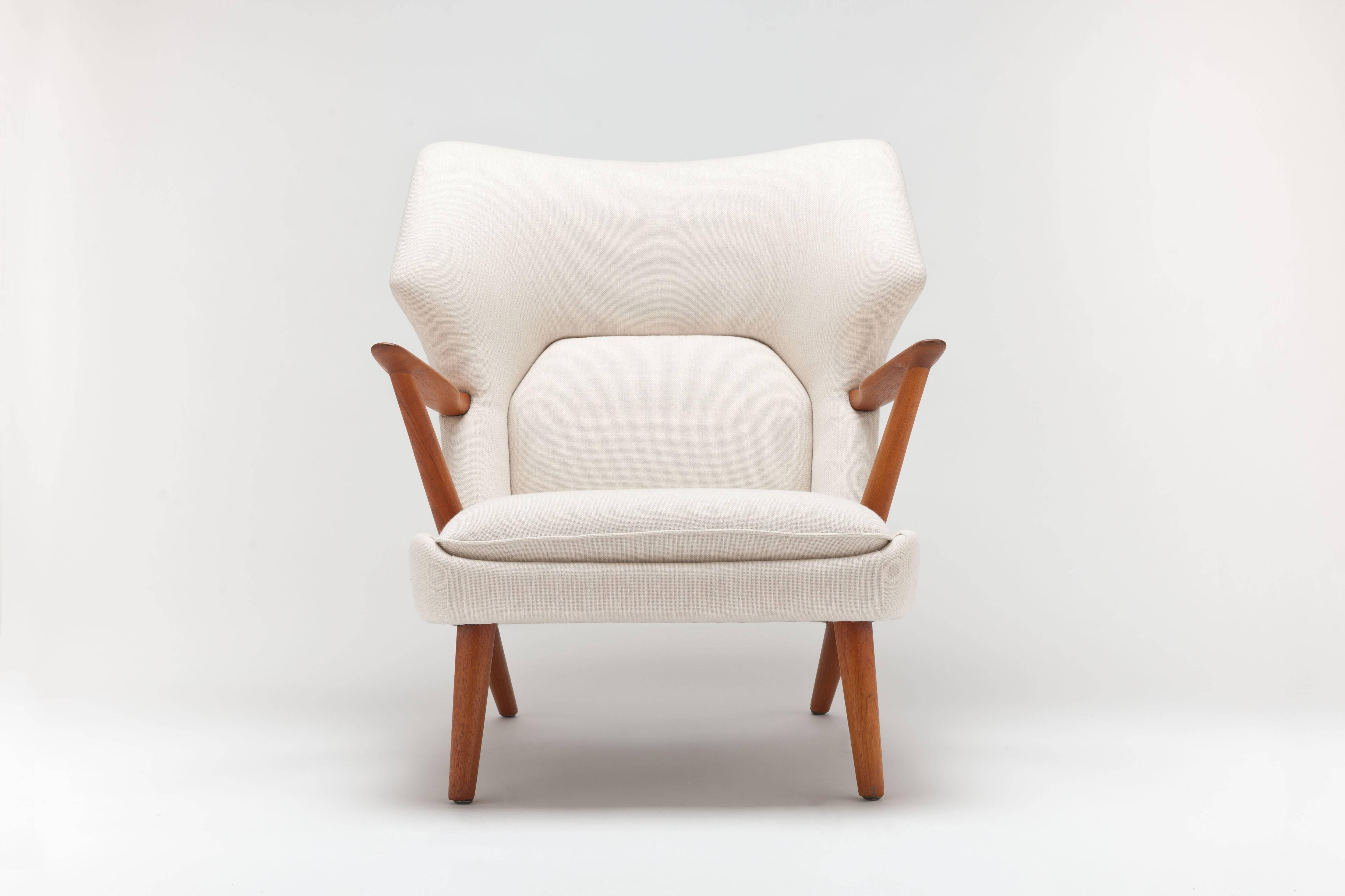 Lounge Chair by Kurt Olsen by Slagelse Denmark In Excellent Condition In Utrecht, NL