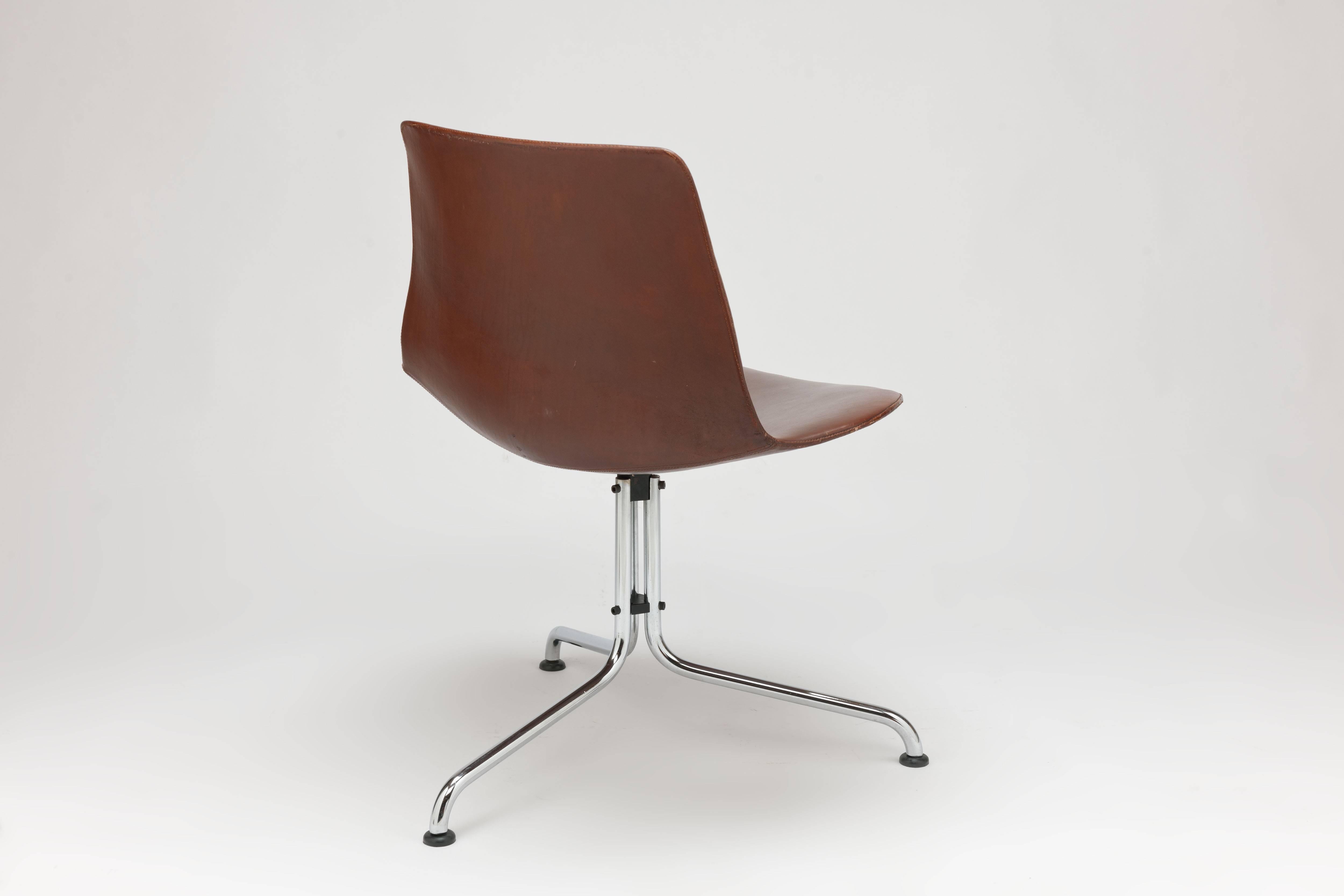 Rare model BO611 swivel chair by Jorgen Kastholm & Preben Fabricius, manufactured by Bo-Ex Denmark mid-1960s.
Glass fibre shell with original brown leather upholstery on a tripod swivel base of chromed steel. 

Measures: Seat height 42 cm.