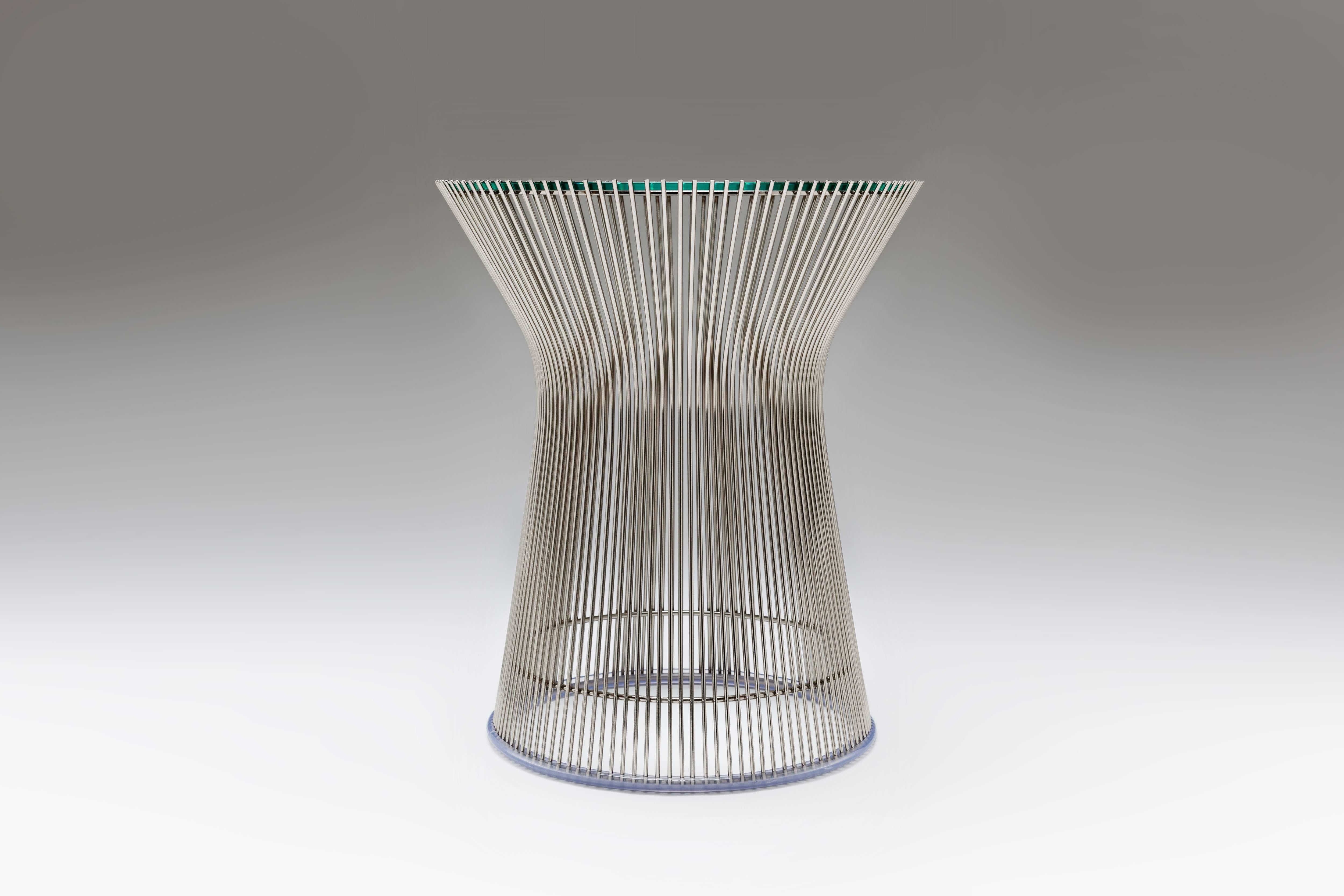Nikkel-plated steel wire rods side table by Warren Platner for Knoll International with transparant glass tabletop. Part of the wire series designed by Warren Platner in 1966. 



