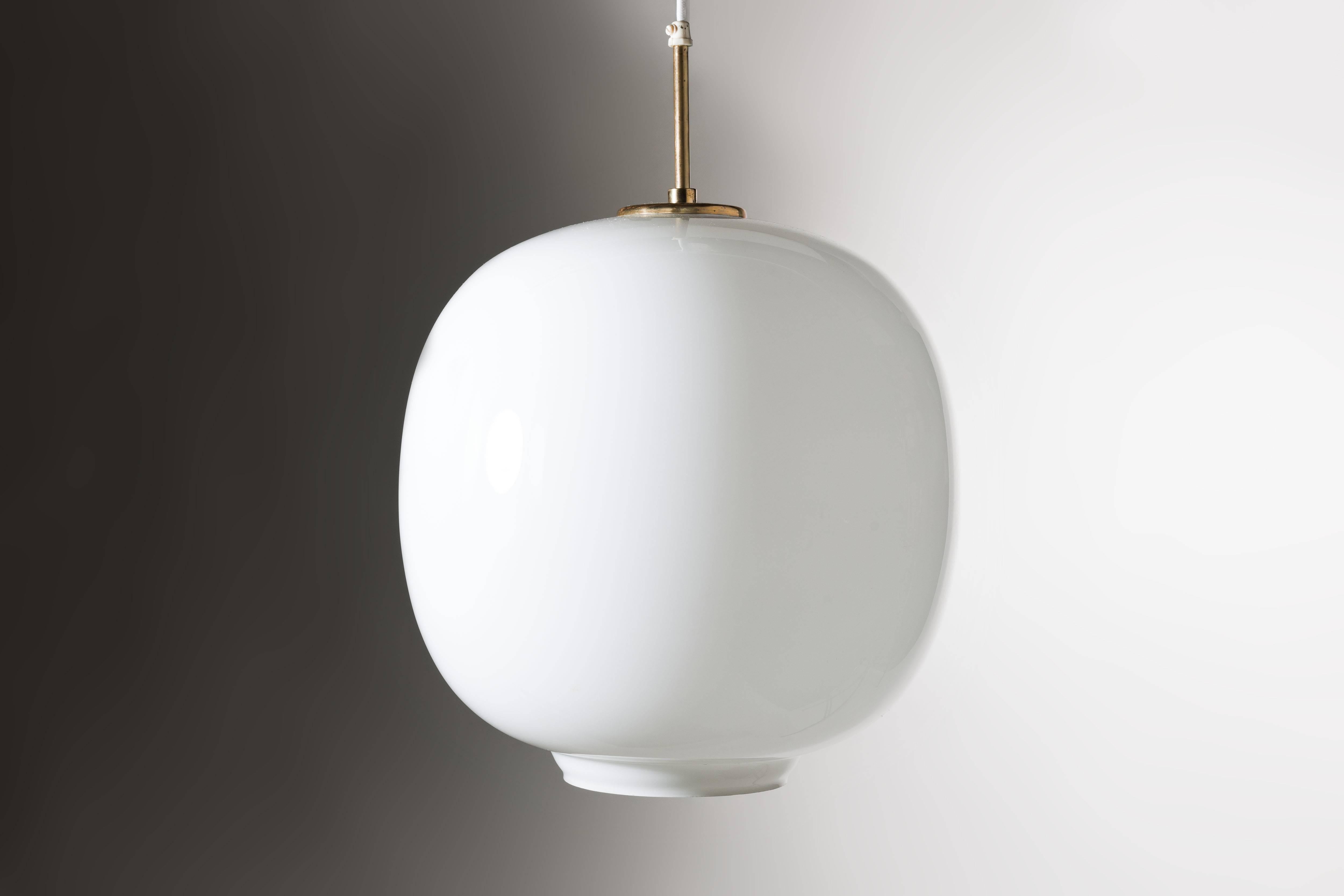 Radiohus pendant by Danish architect Vilhelm Lauritzen (1894–1984) - one of the most significant architects in the history of Denmark - originally designed in the 1940's for the Broadcasting House in Copenhagen.
Shade of handblown glossy white opal