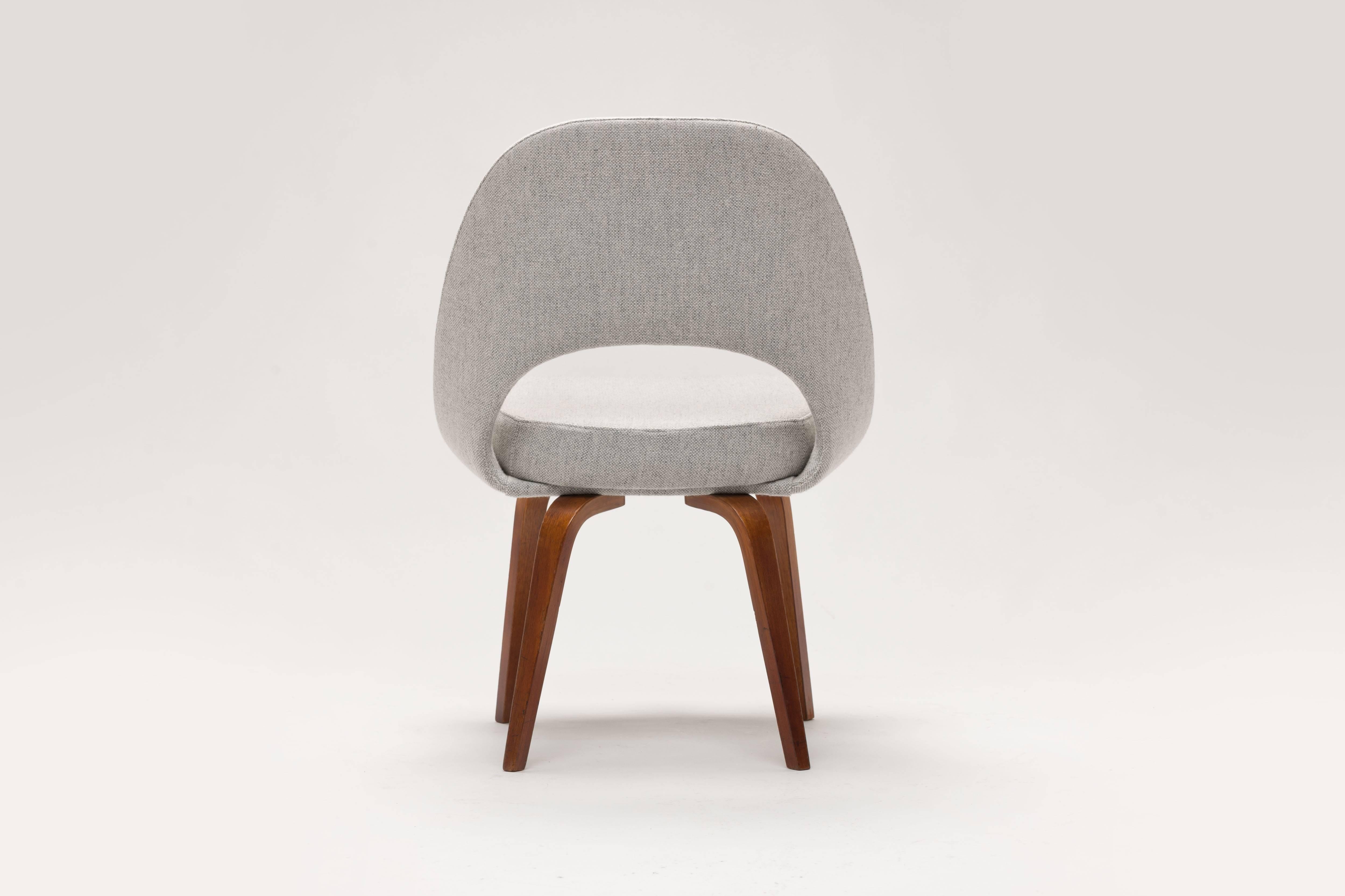 Mid-Century Modern Six Vintage Knoll Saarinen Executive Chairs with Wooden Legs