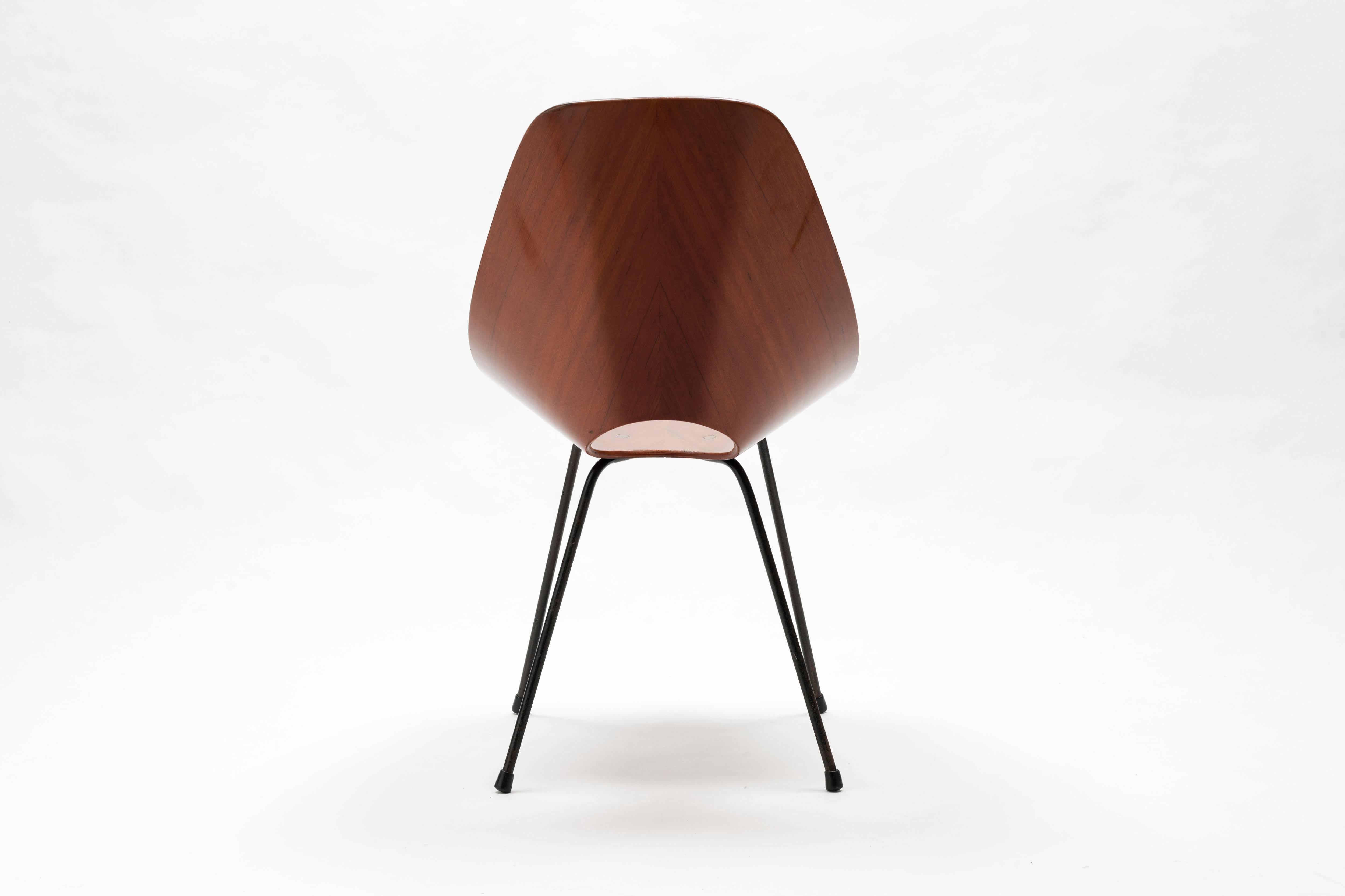 Vittorio Nobili Walnut Plywood and Brass Medea Chair  In Good Condition In Utrecht, NL