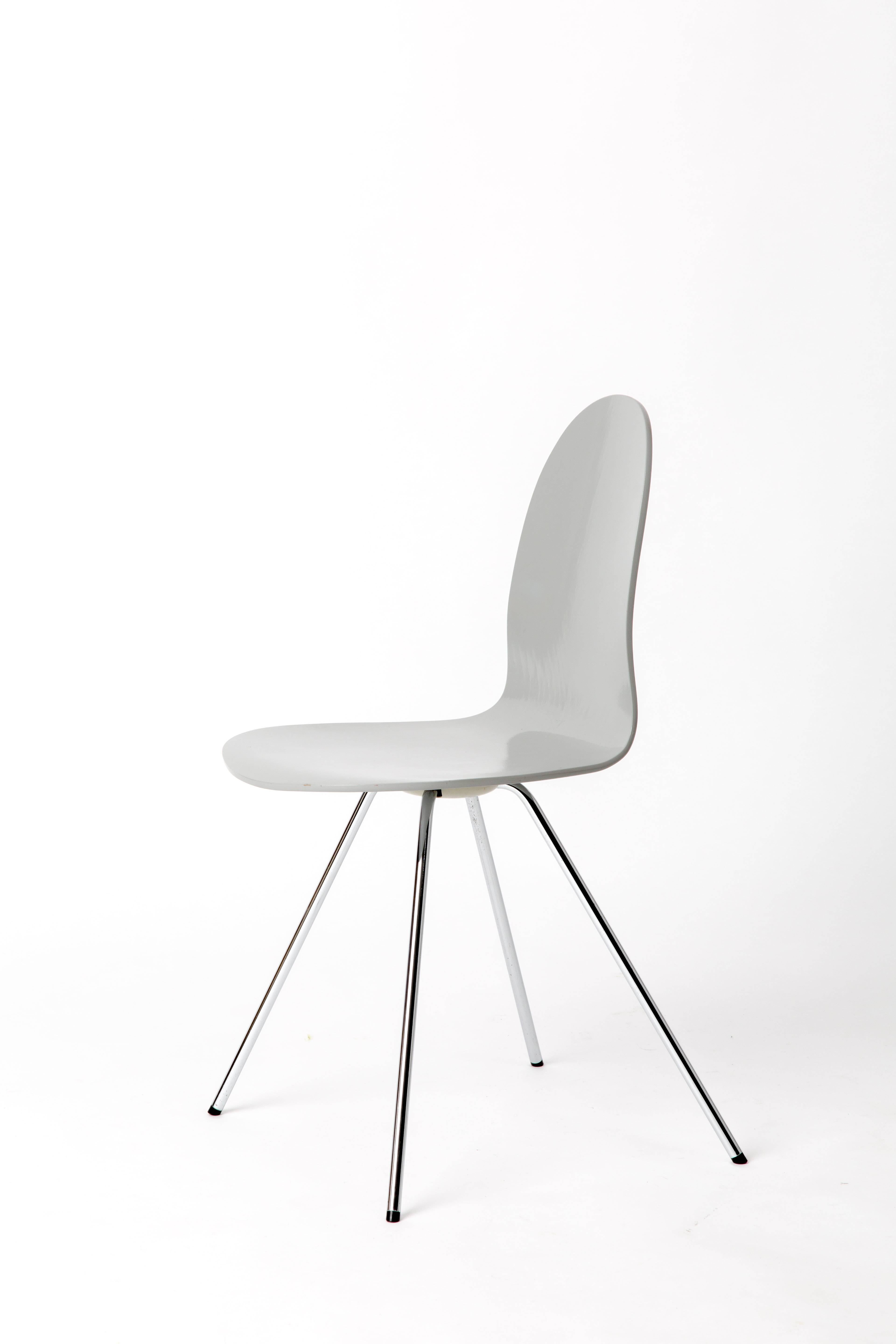 Scandinavian Modern Tonque Arne Jacobsen for Fritz Hansen in Grey Color For Sale