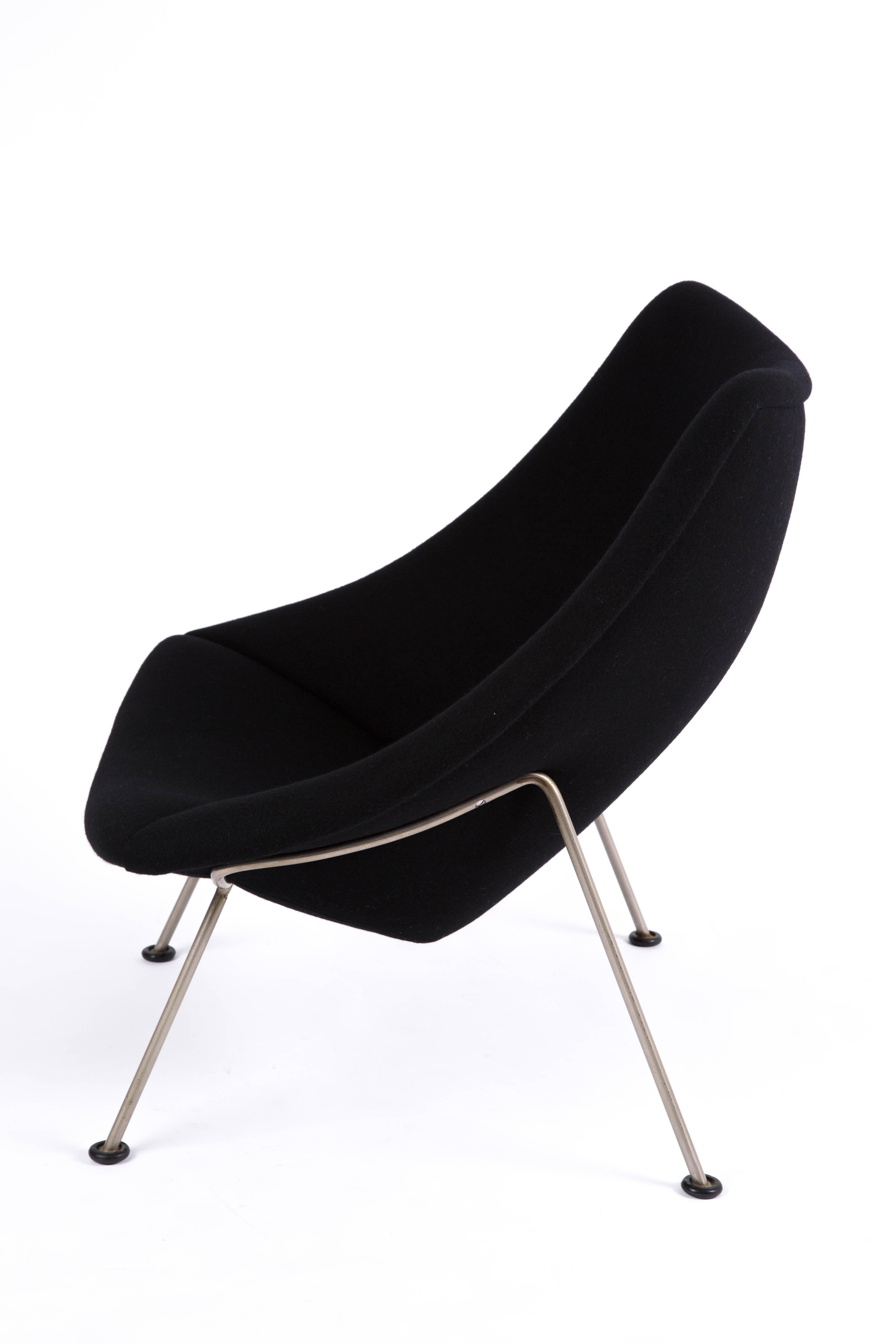 A simple frame and big sitting like a womb. Designed by Pierre Paulin in 1960. Reupholstered with black wool Kvadrat Tonus fabric.