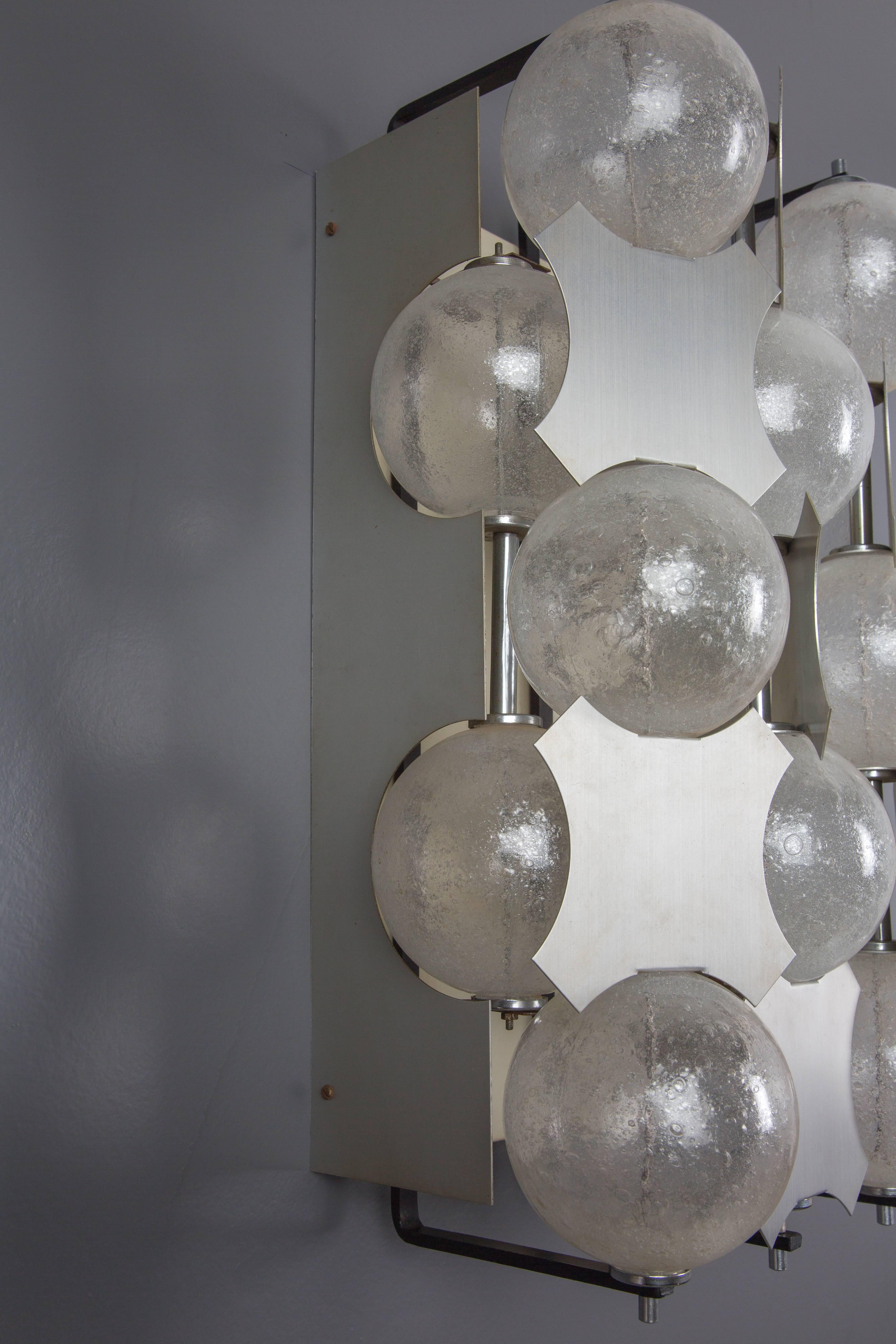 Wall lamp of Dutch RAAK AMSTERDAM with glass balls. Fiësta model C1645. For Sale 2