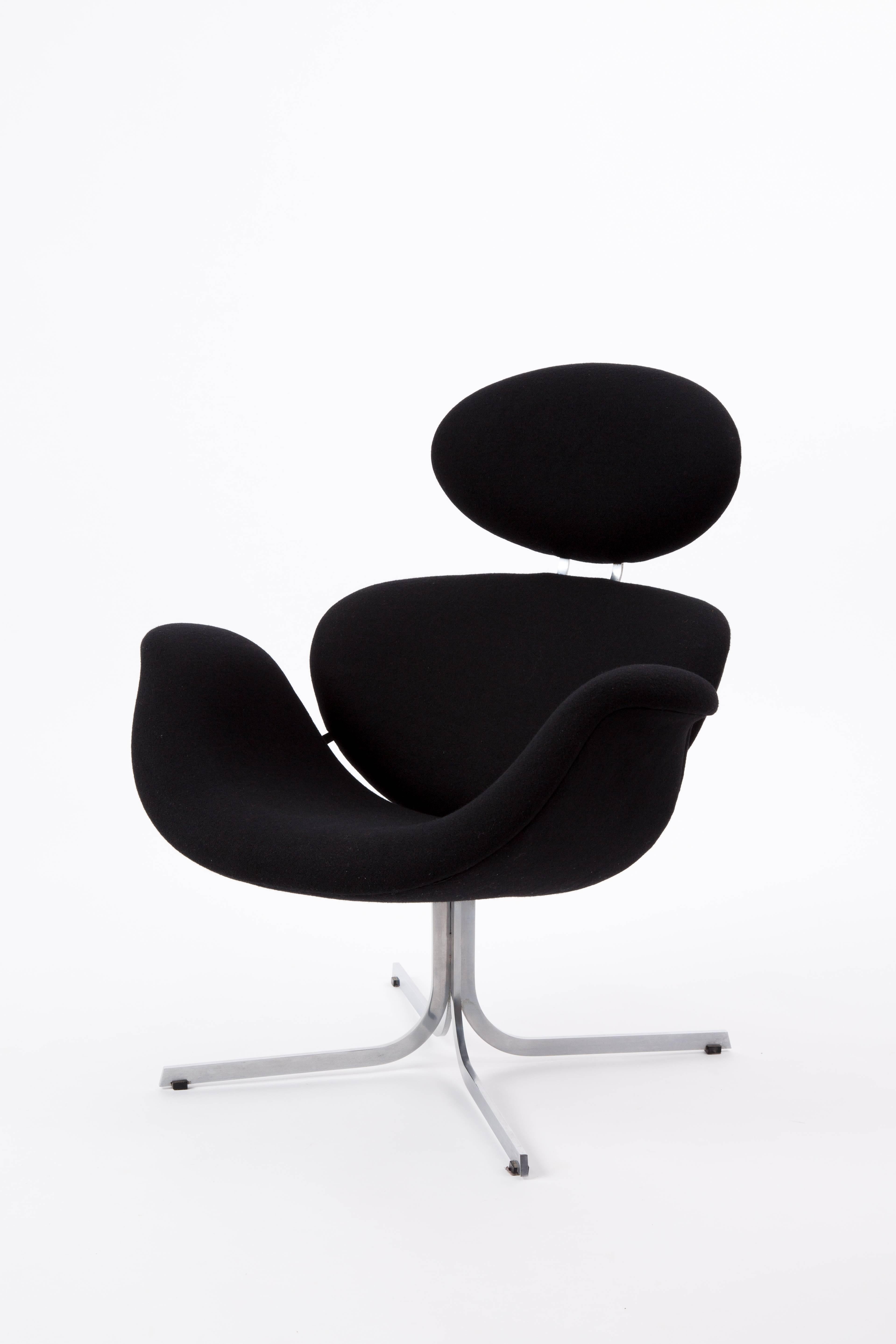 BIG TULIP PIERRE PAULIN for  Artifort. Big tulip of Pierre Paulin on early base and with the round top. Pierre Paulin designed this chair in 1965 for Dutch company Artifort. The lounge chair has been reupholstered with black wool Tonus of Kvadrat.