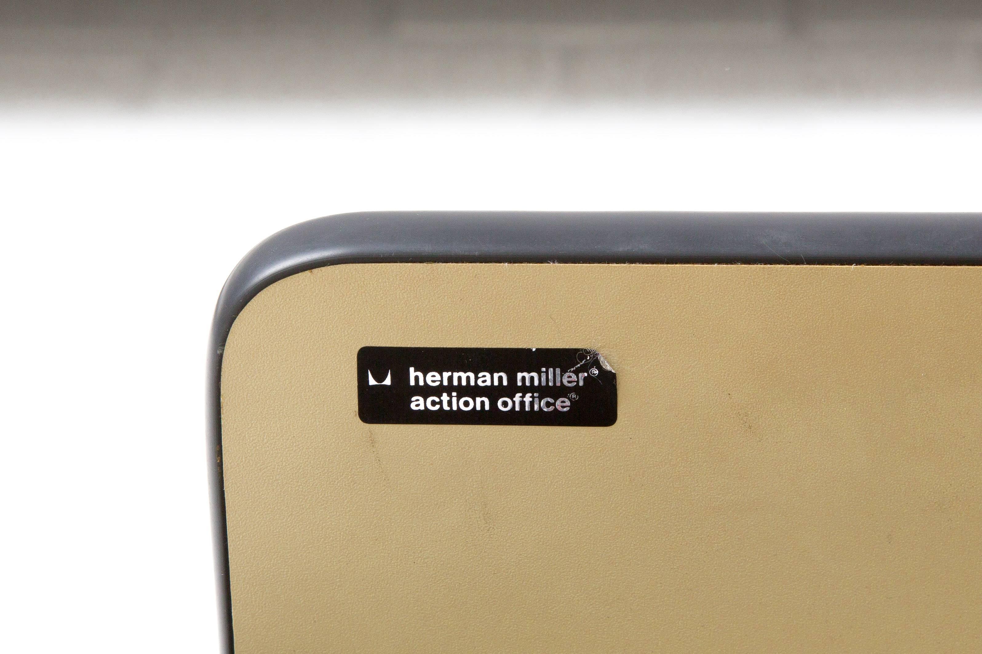 Fabric HERMAN MILLER ACTION OFFICE wall system desk
