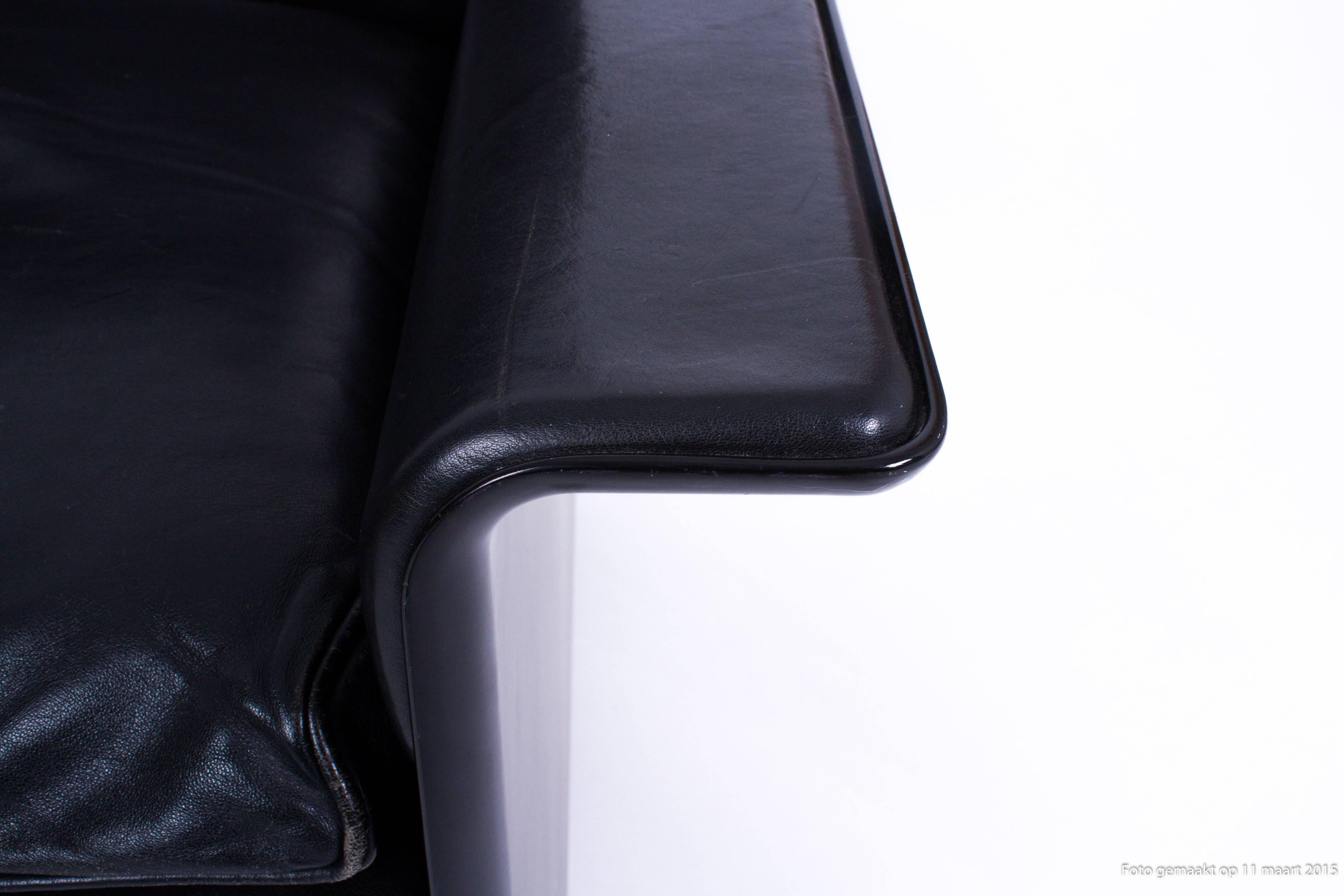 Dieter Rams Two-Seat Sofa, in Black Leather for Vitsoe In Good Condition In LA Arnhem, NL